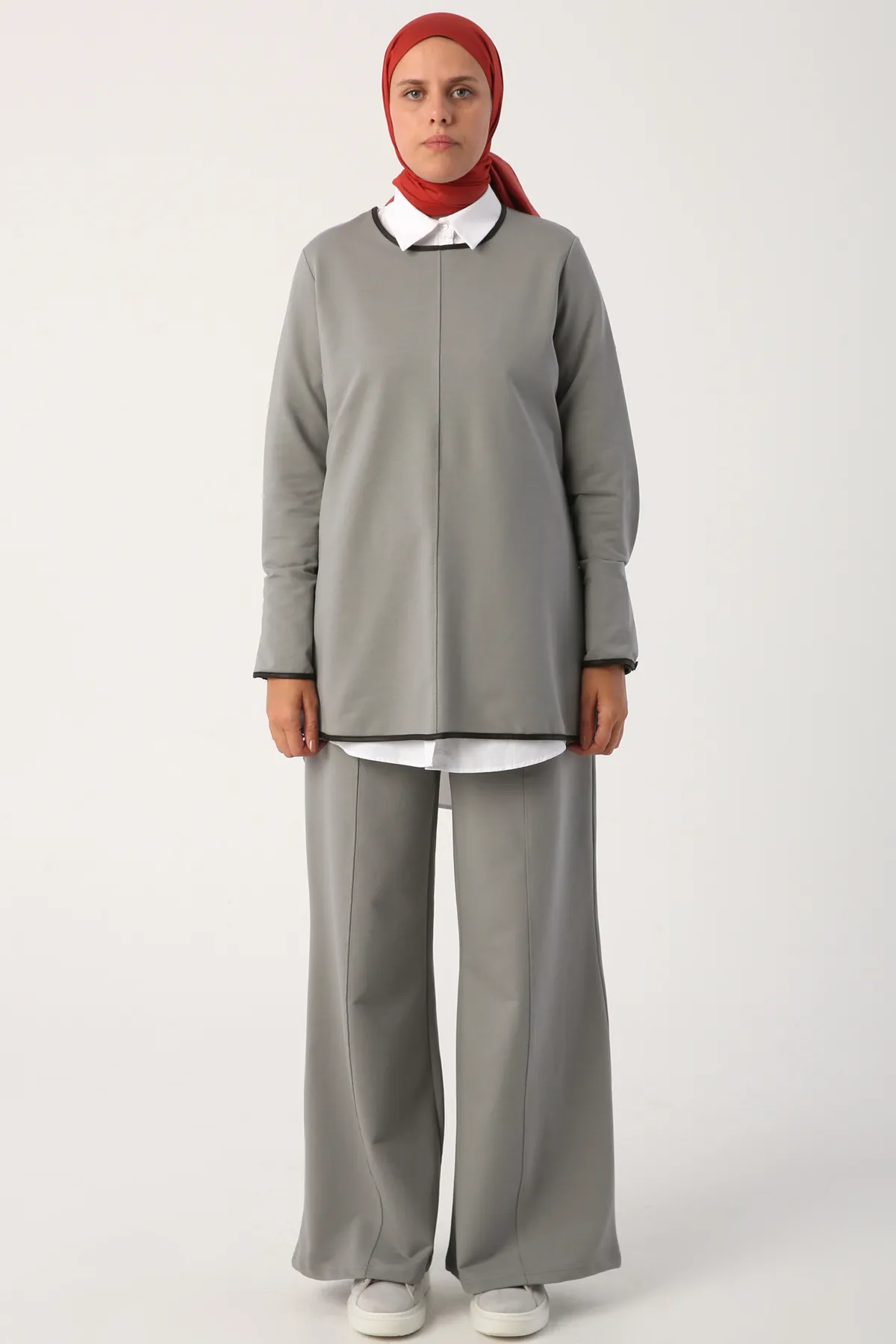 ALLDAY  Gray01 Lederstrickanzug mit Paspelhose