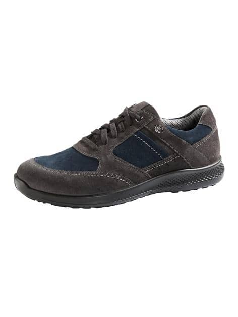 Schnürschuh mit kontrastfarbenen Nähten.