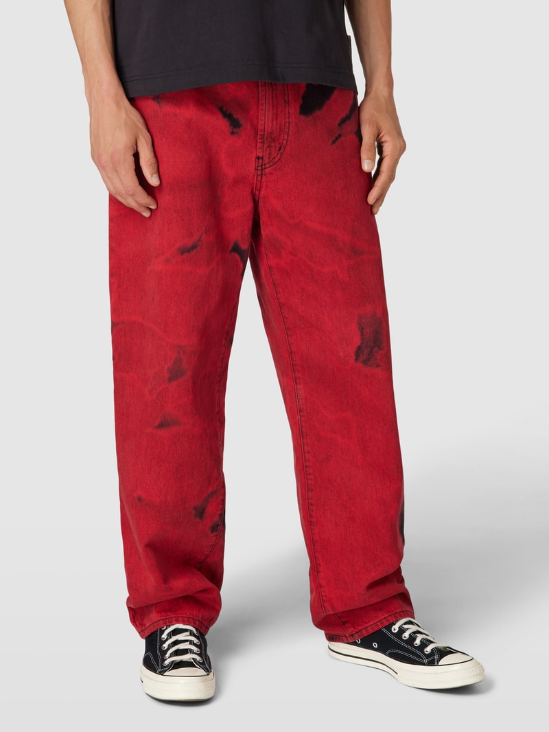 Jeans mit Strukturmuster in rot