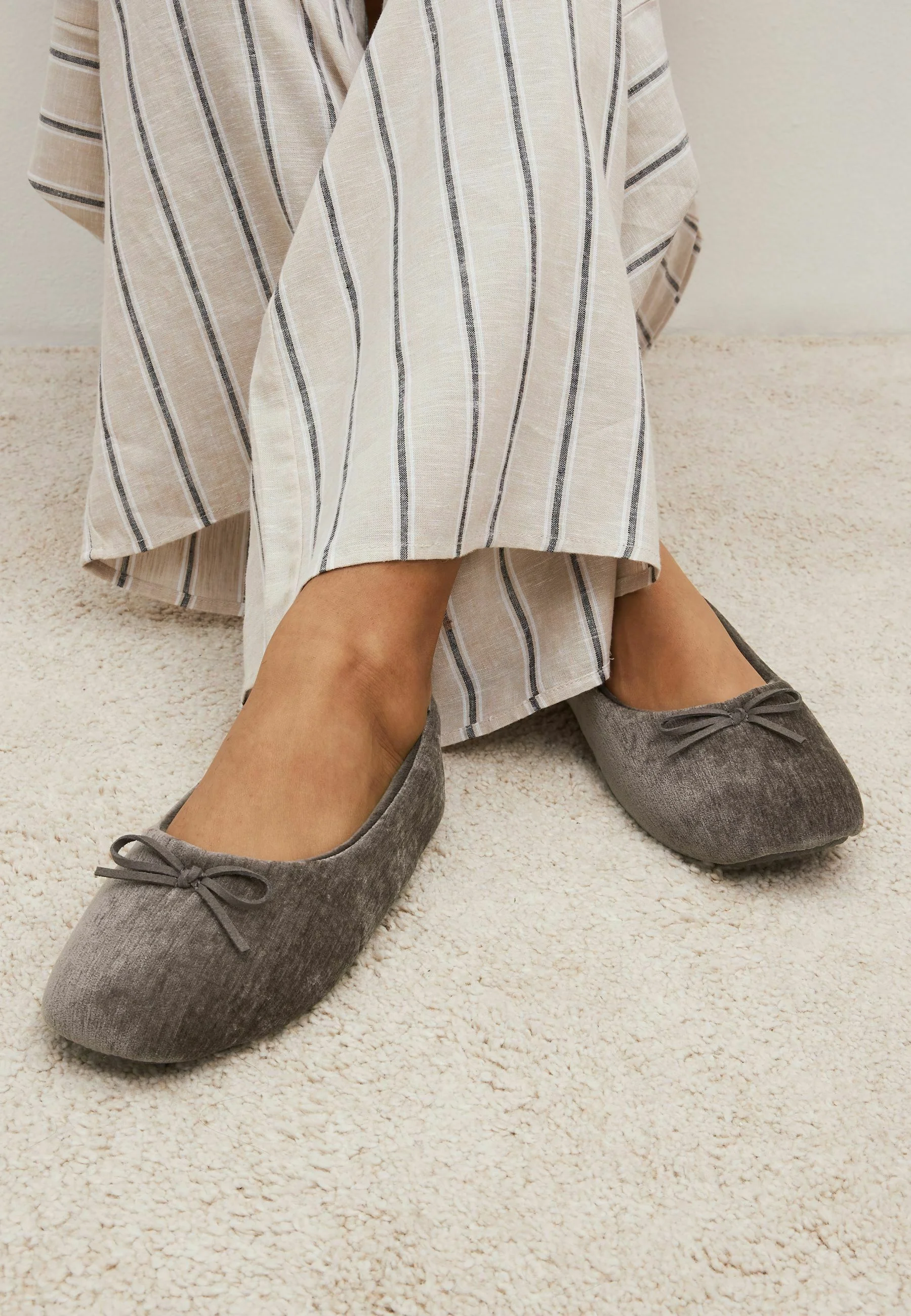 Siguiente REGULAR FIT - Pantuflas