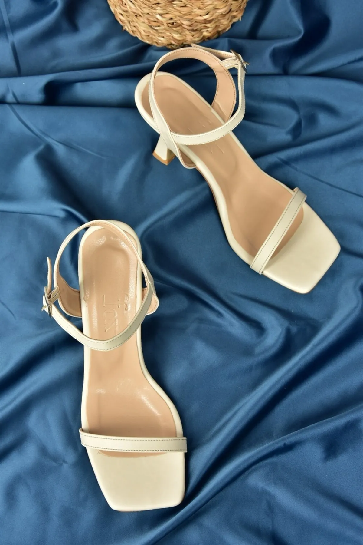 Fox Shoes  Beige Schuhe mit einzelnem Riemen und Absatz M427671209
