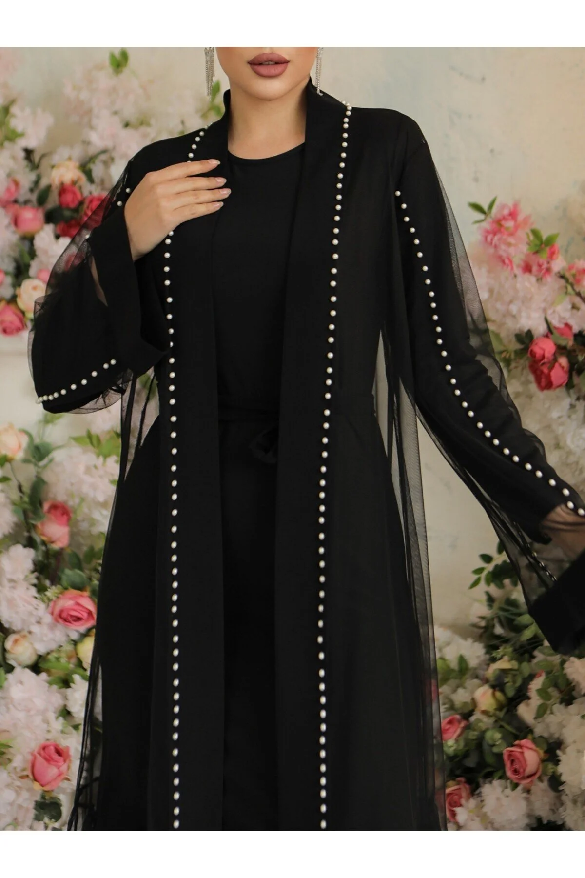 Modamorfo  Doppelte Abaya mit Perlen am Kragen und an den Ärmeln und Schnürung an der Taille
