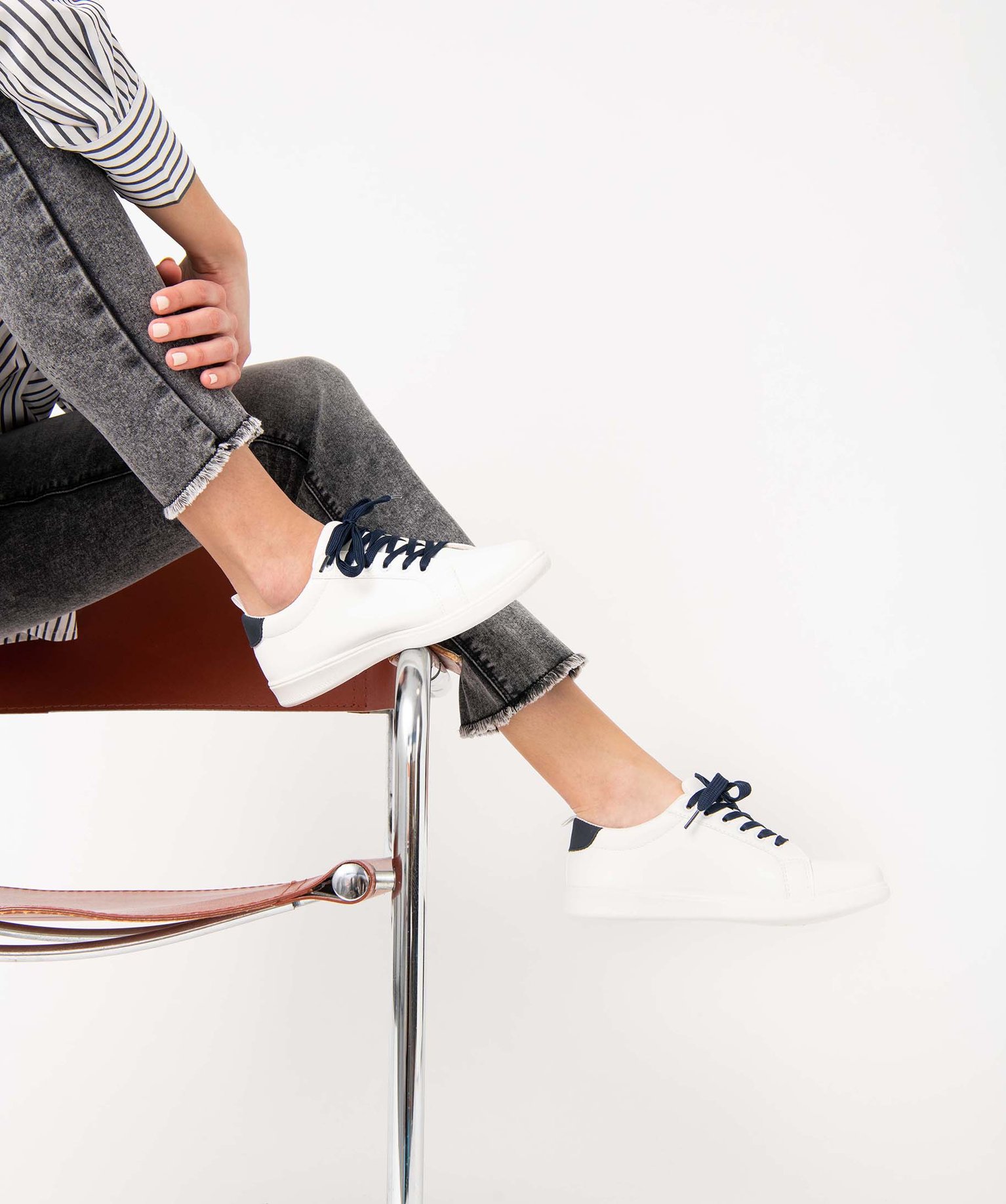 Baskets femme unies à lacets contrastés blanc | GEMO