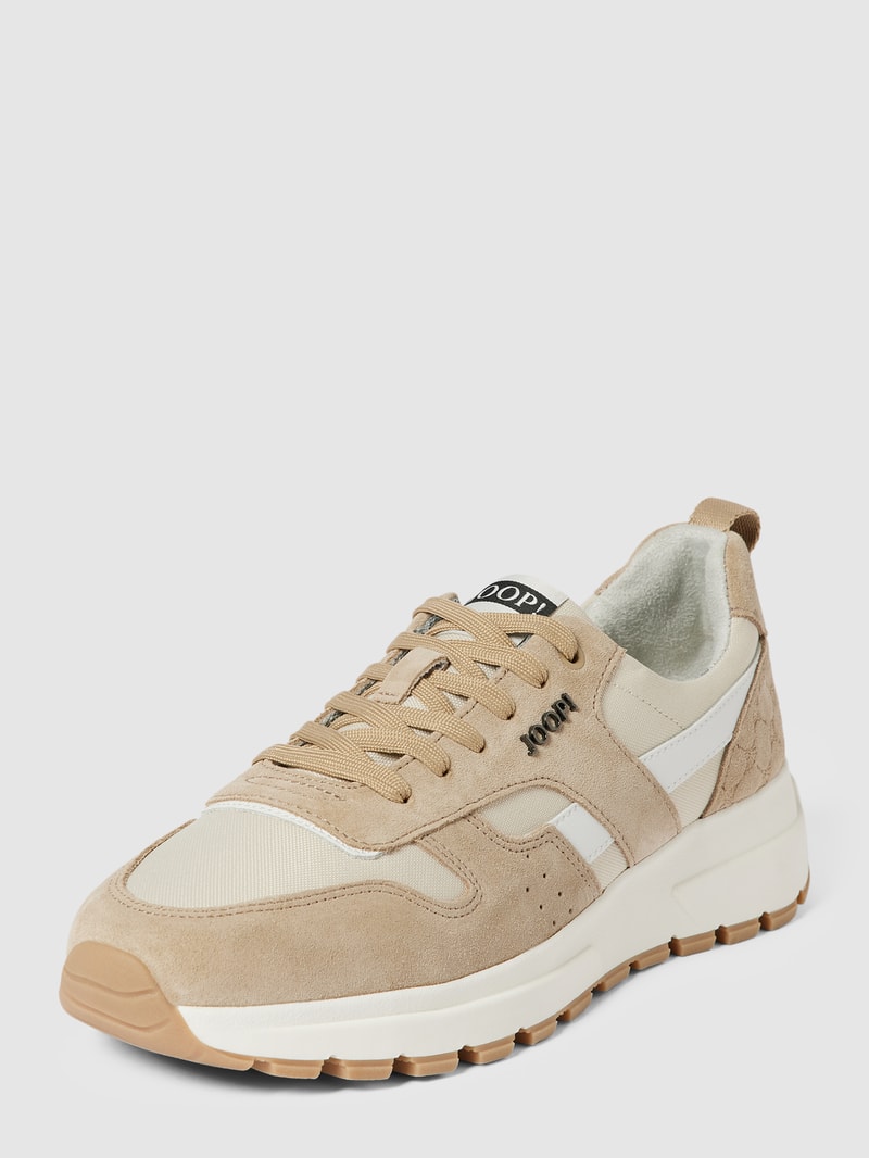 Sneaker mit Label-Applikation in beige
