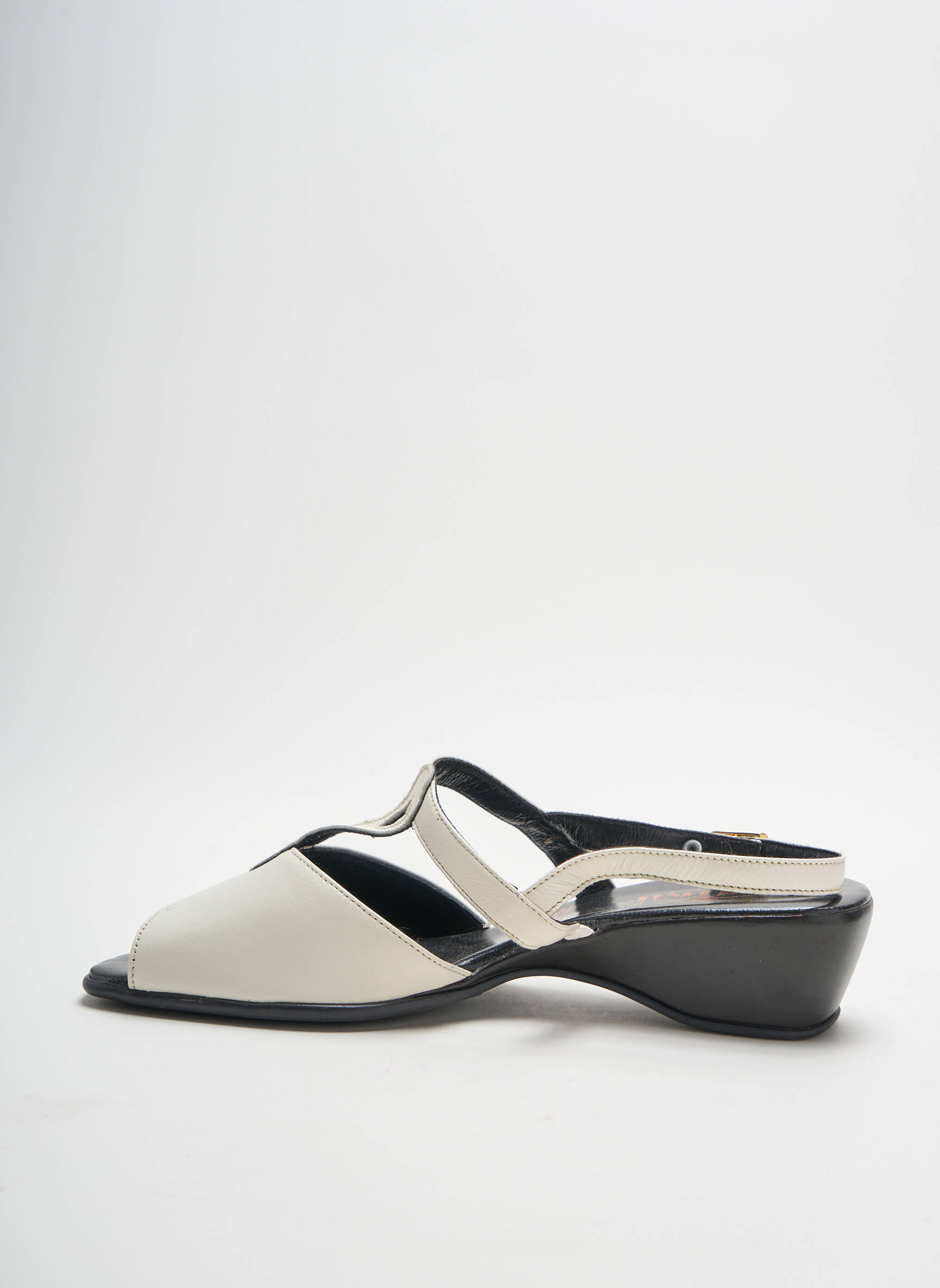 Artika Soft Sandales Nu Pieds Femme couleur blanc