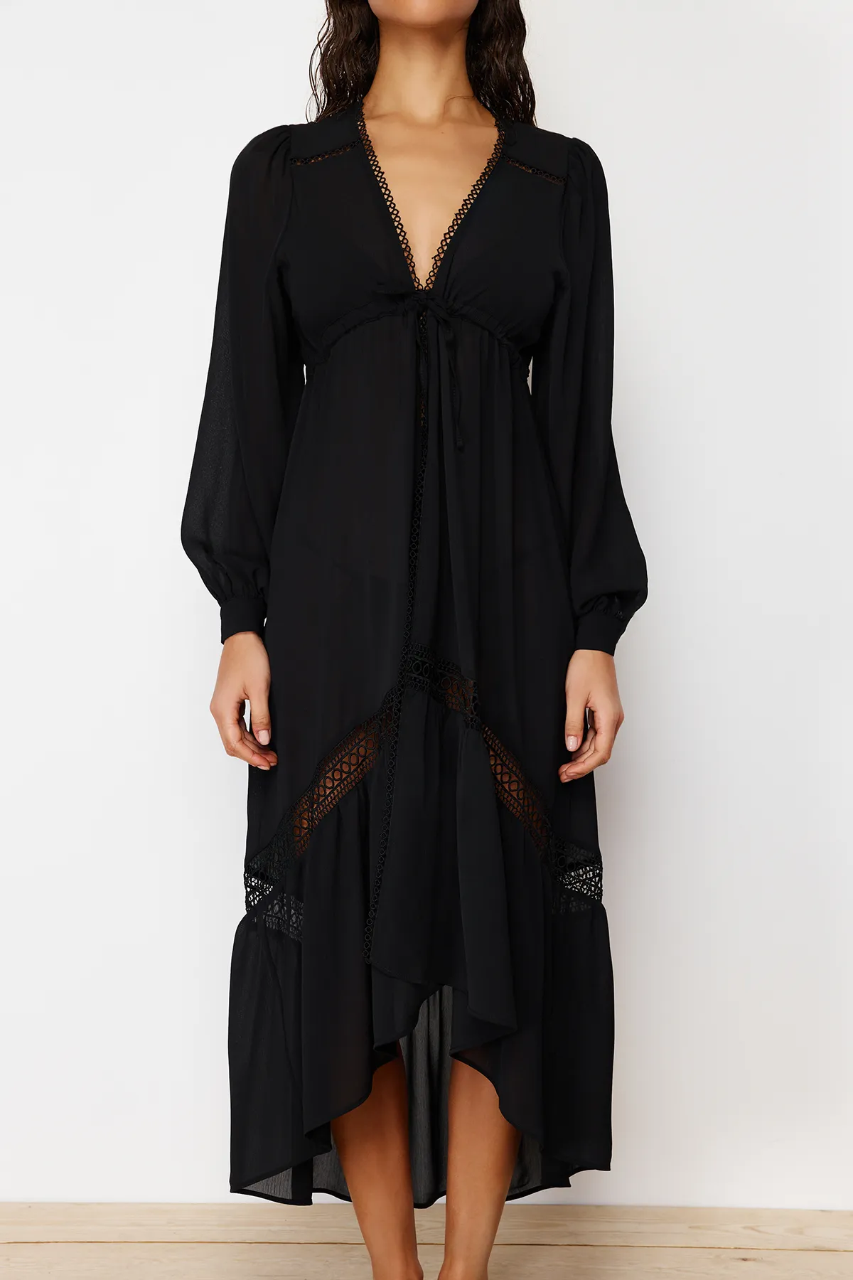 Trendyol Collection  Tropisch gemusterter Maxi-Kimono und Kaftan aus gestricktem Chiffon mit Streifen-Accessoires TBESS23KM00002