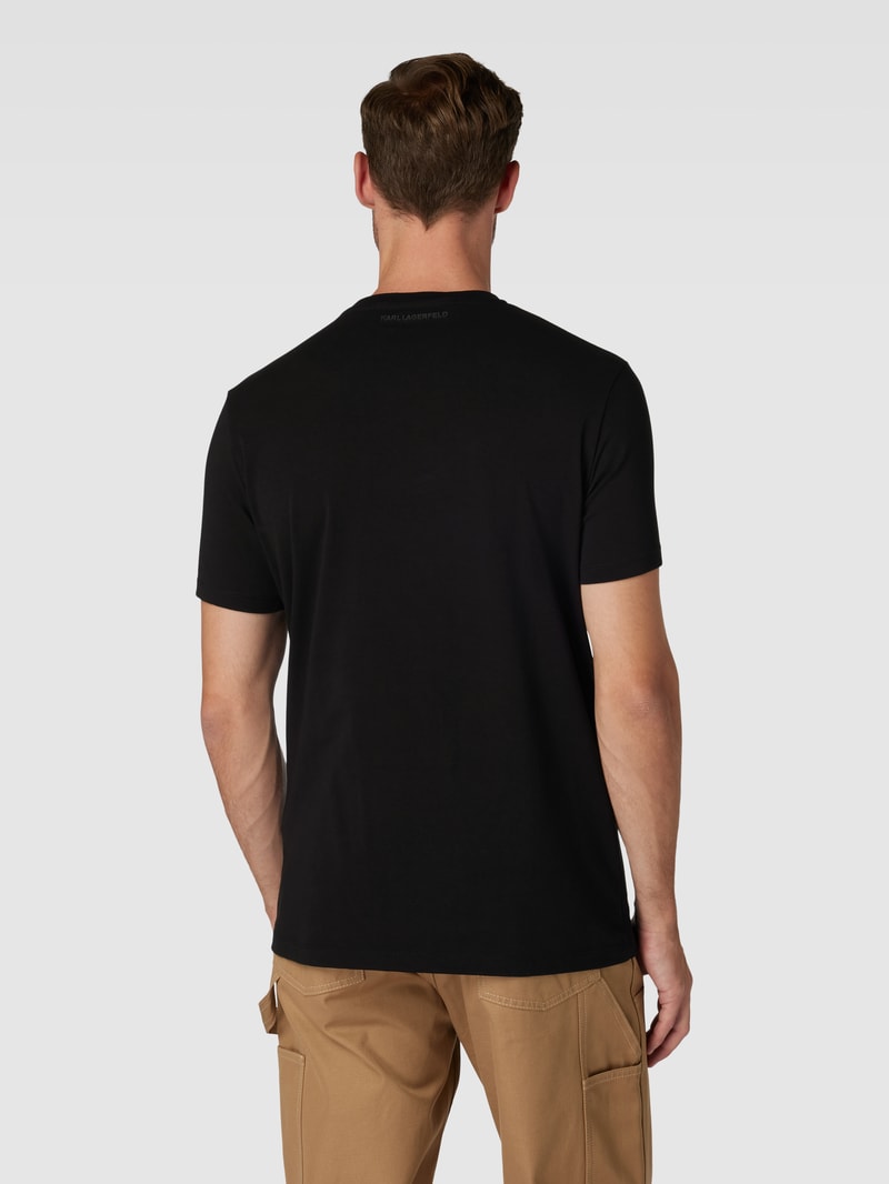 T-Shirt mit Motiv-Patch in schwarz