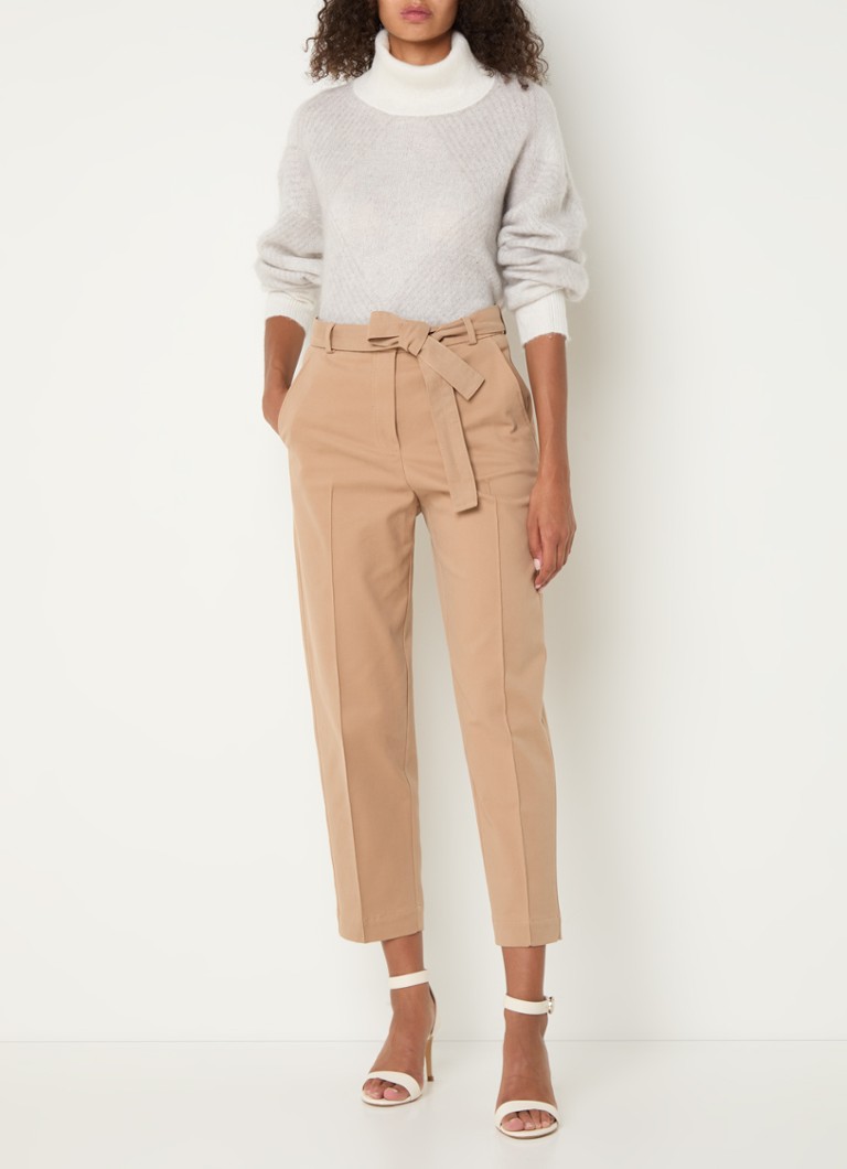 Pantaloni scurți HUGO BOSS Tatepa cu croială conică, talie înaltă și curea legată.
