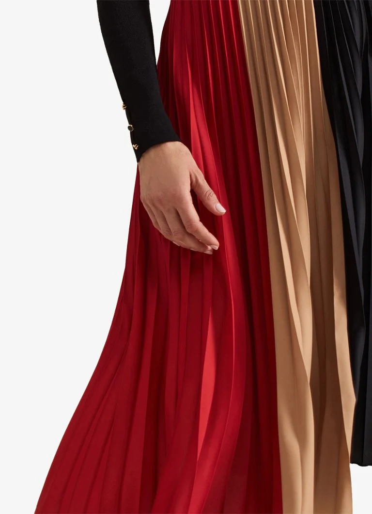 Vestido midi Kiera de Phase Eight, con bloques de color y pliegues.