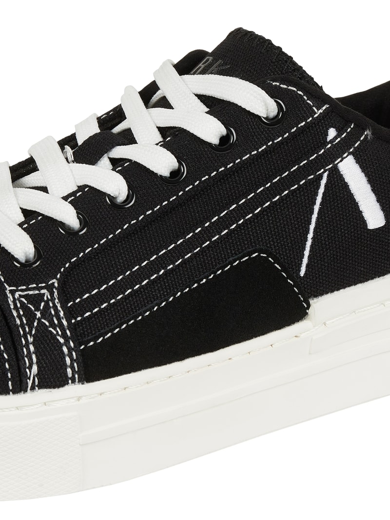 Sneaker mit Schnürverschluss in schwarz