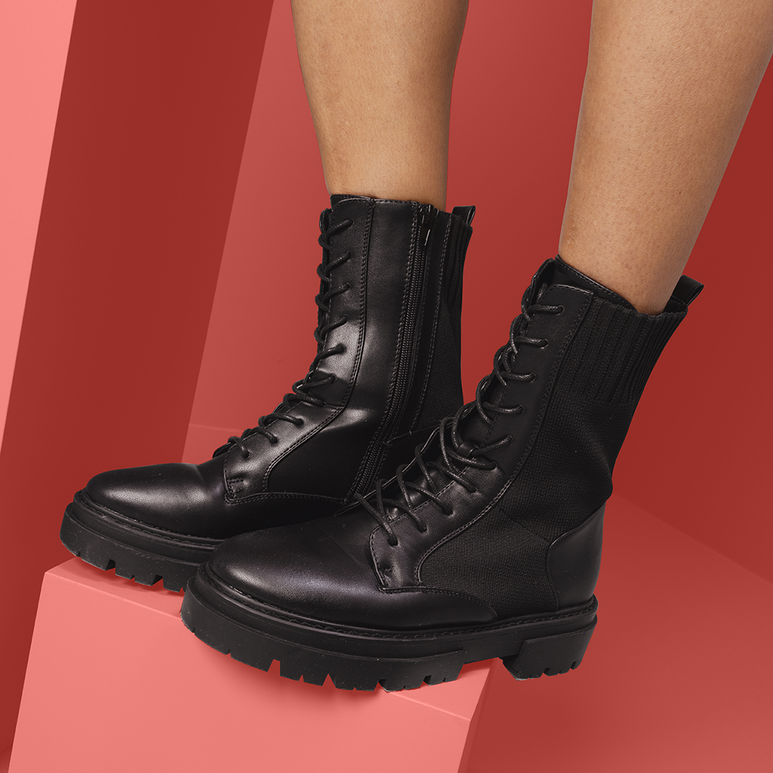 Bottines forme chaussette à lacets noir femme | La Halle