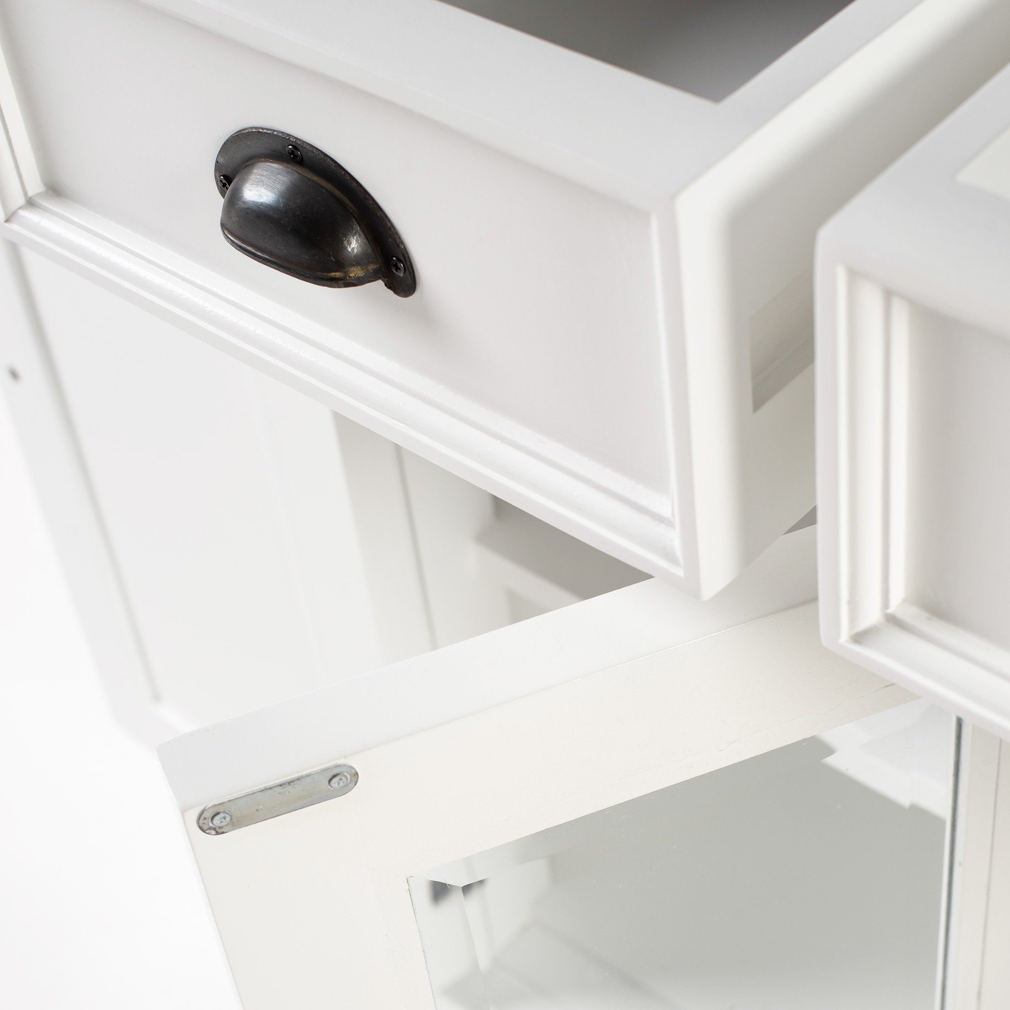 Novasolo Buffet Halifax Contrast Buffetschrank mit 4 Türen, 3 Schubladen und Glaseinsatz