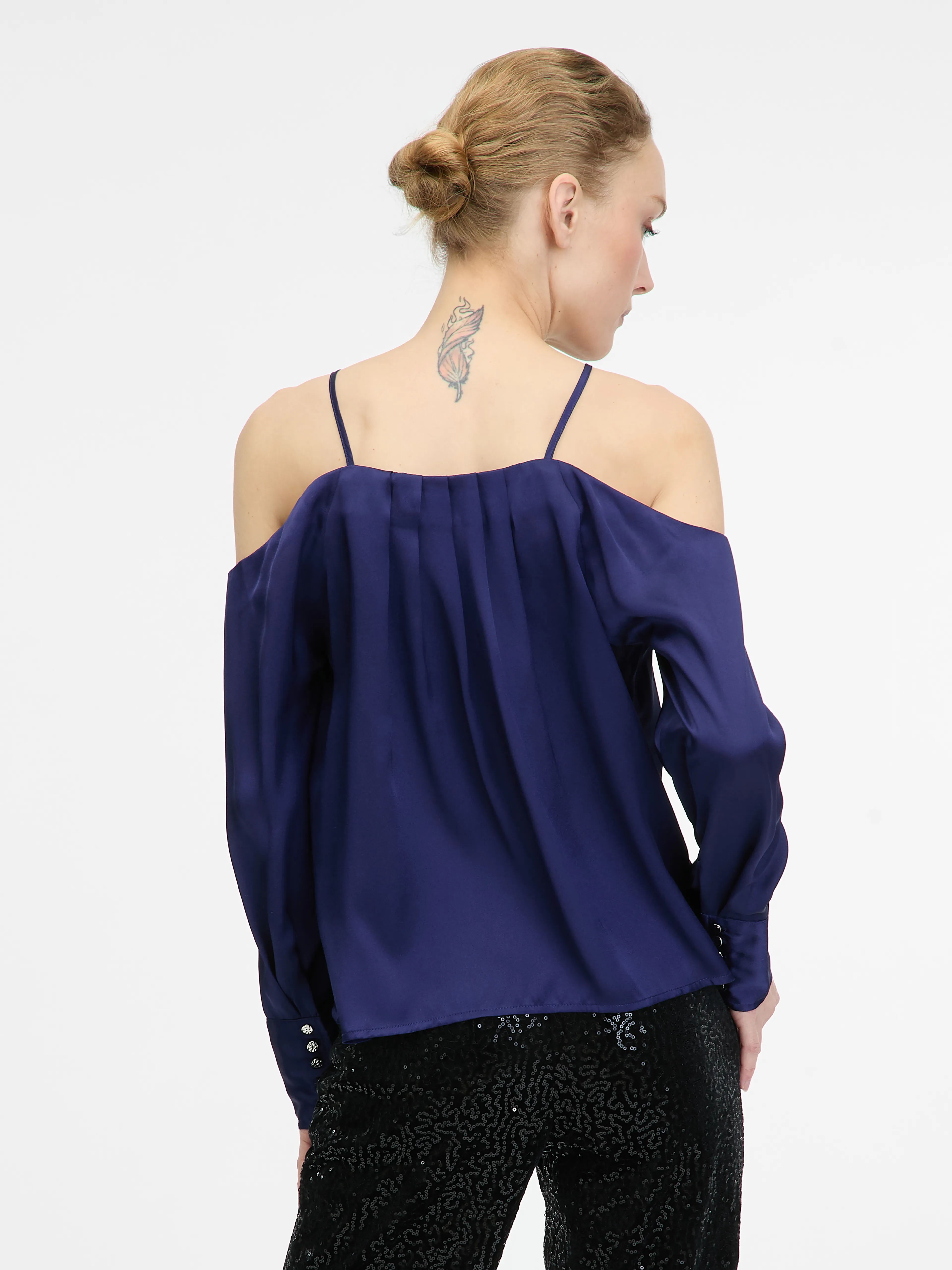 Dunkelblaue Damenbluse mit freien Schultern ORSAY