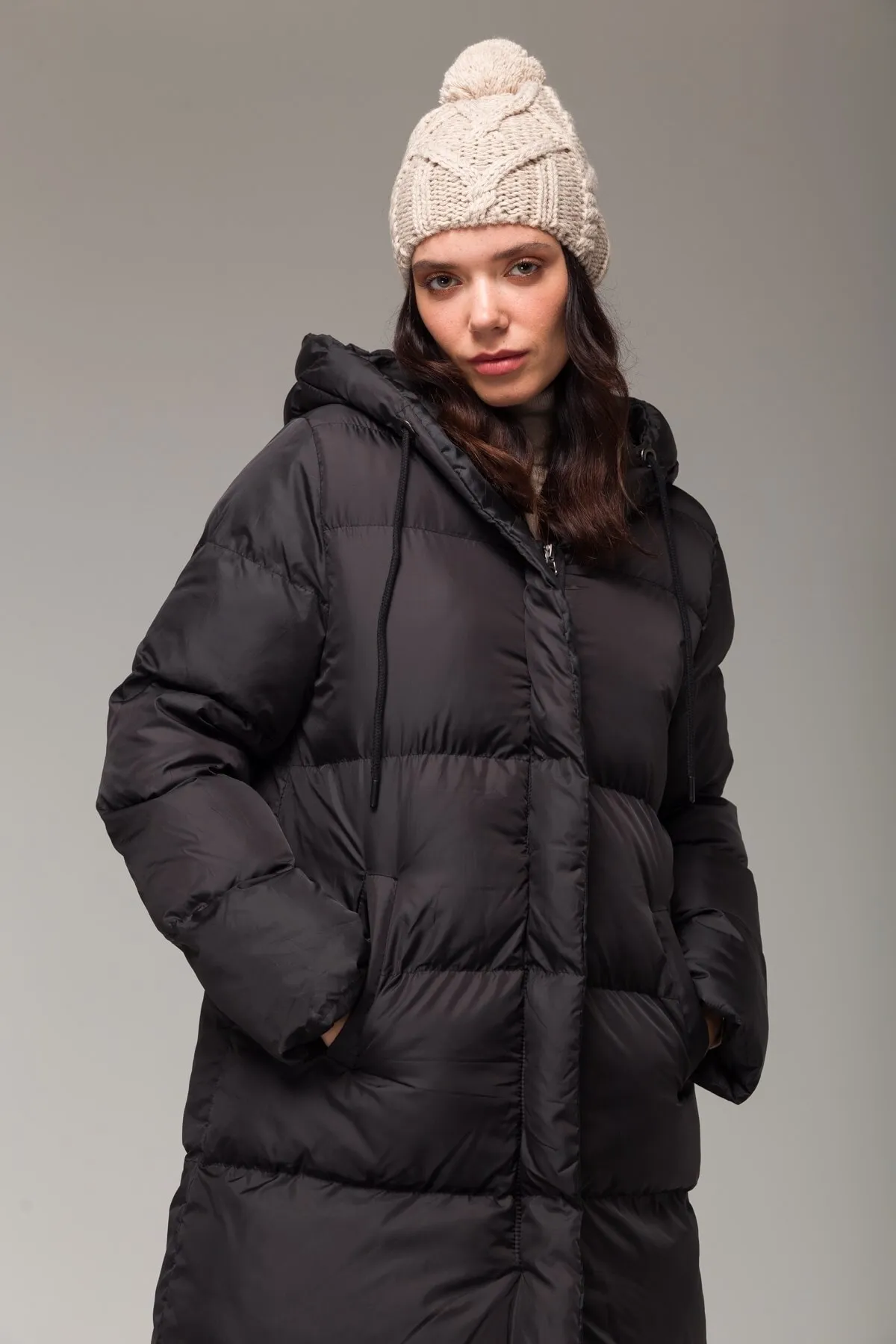 Olcay  Pufferjacke mit Kapuze und Reißverschluss, Schwarz 6225