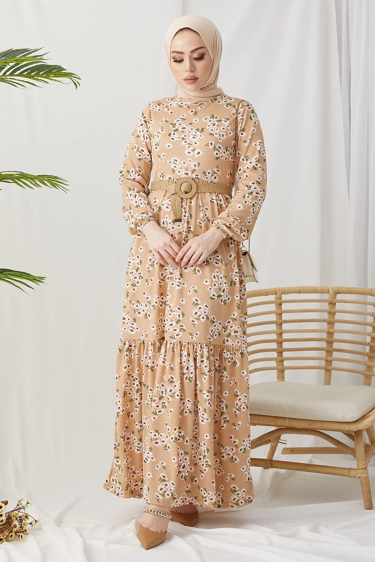 InStyle  Lesa Blumenkleid mit Strohgürtel – Beige
