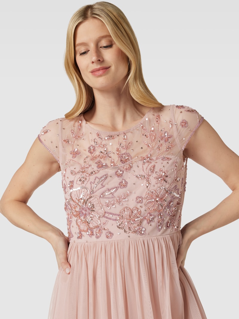 Abendkleid mit Zierbesatz in altrosa