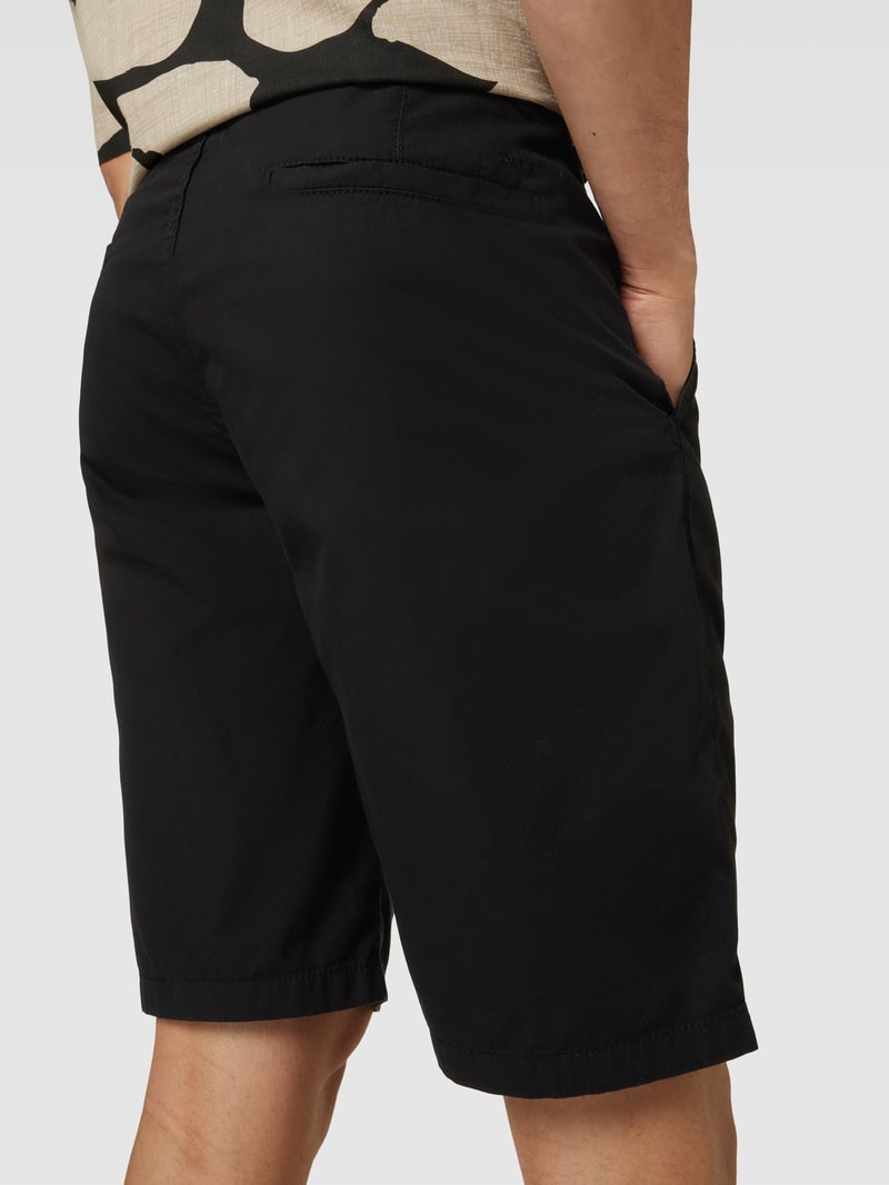 Bermudas mit französischen Eingrifftaschen in schwarz