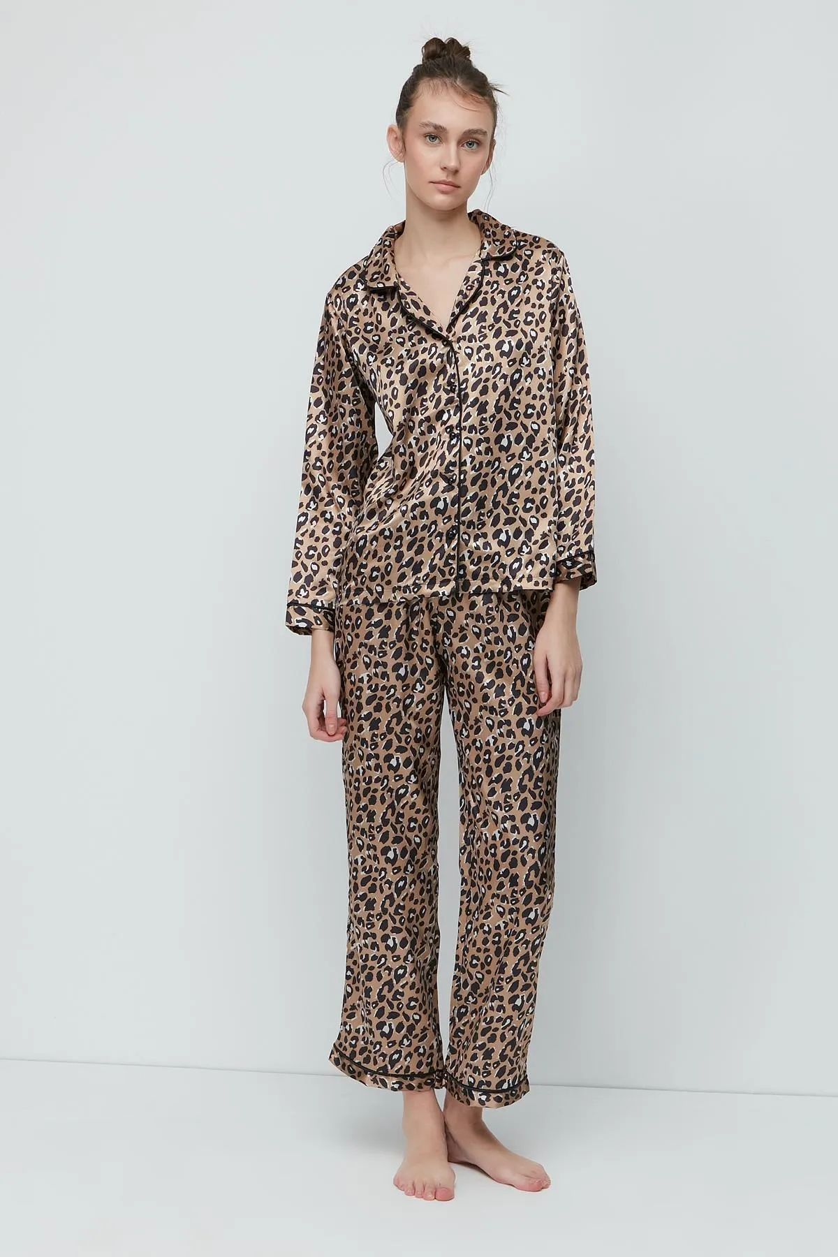 C&City  Gemustertes 7-teiliges Satin-Pyjama-Set 9550 Braun/Leopard