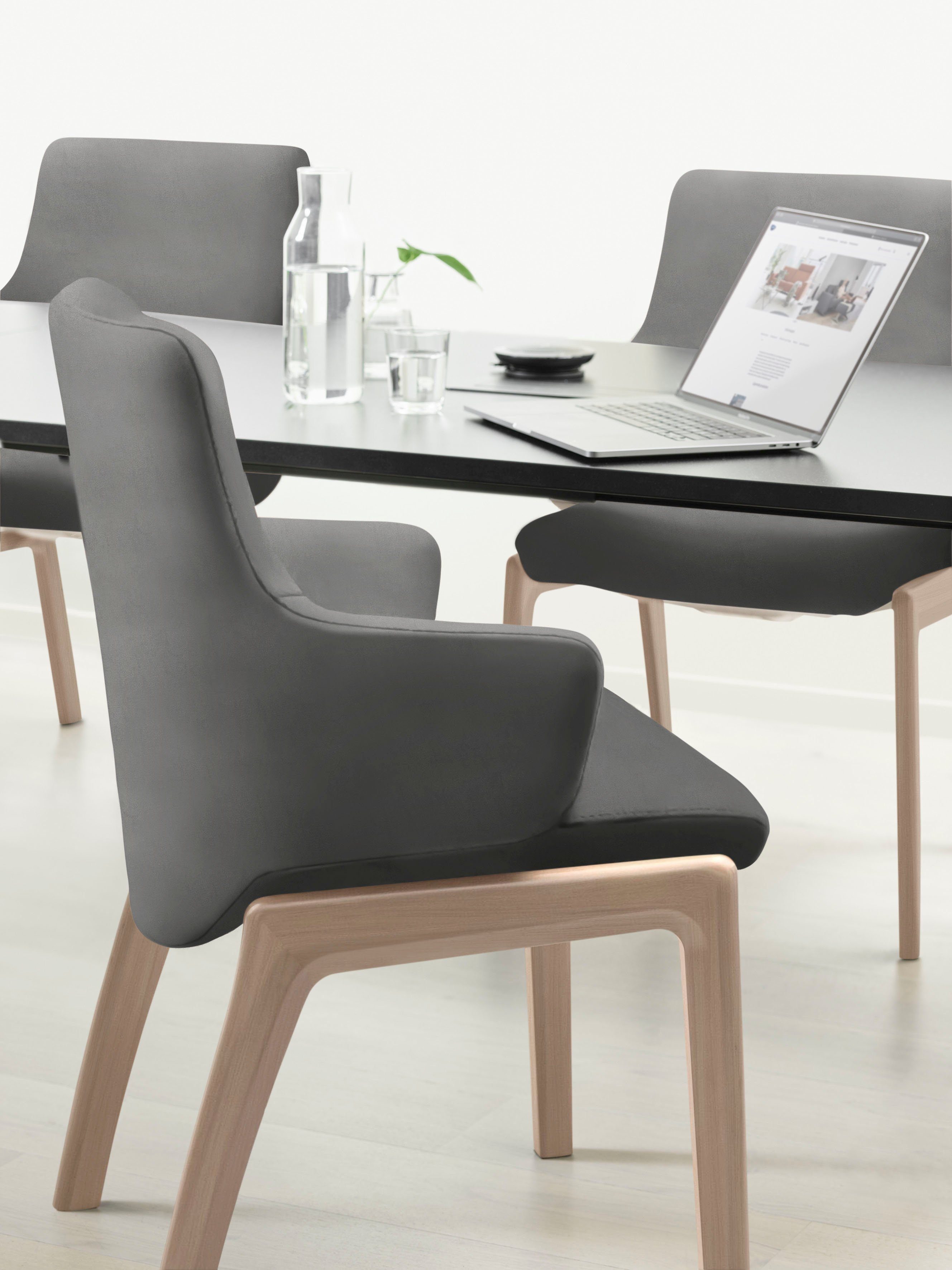 Stressless® Polsterstuhl Laurel, Low Back mit Armlehne, Größe L, mit abgerundeten Beinen in Walnuss