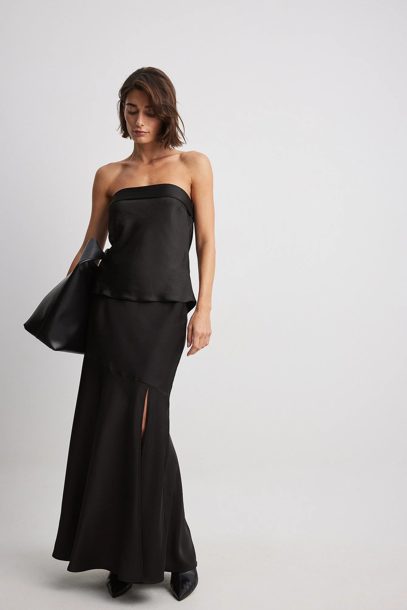 Asymmetrischer Satin-Maxirock mit Nahtdetails