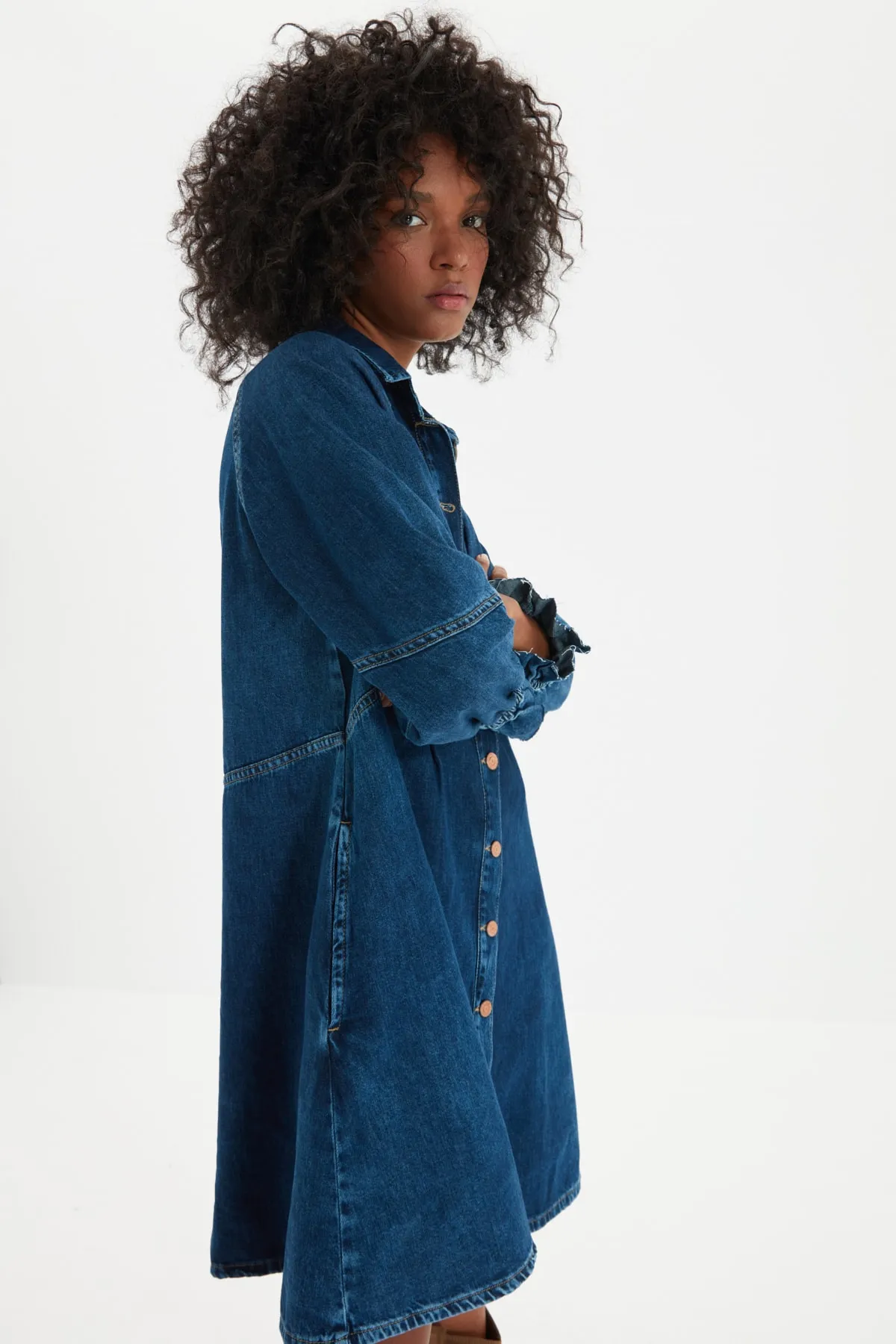 Trendyol Collection  Blaues, detailliertes, übergroßes Jeanskleid mit Nähten TWOAW22EL0072