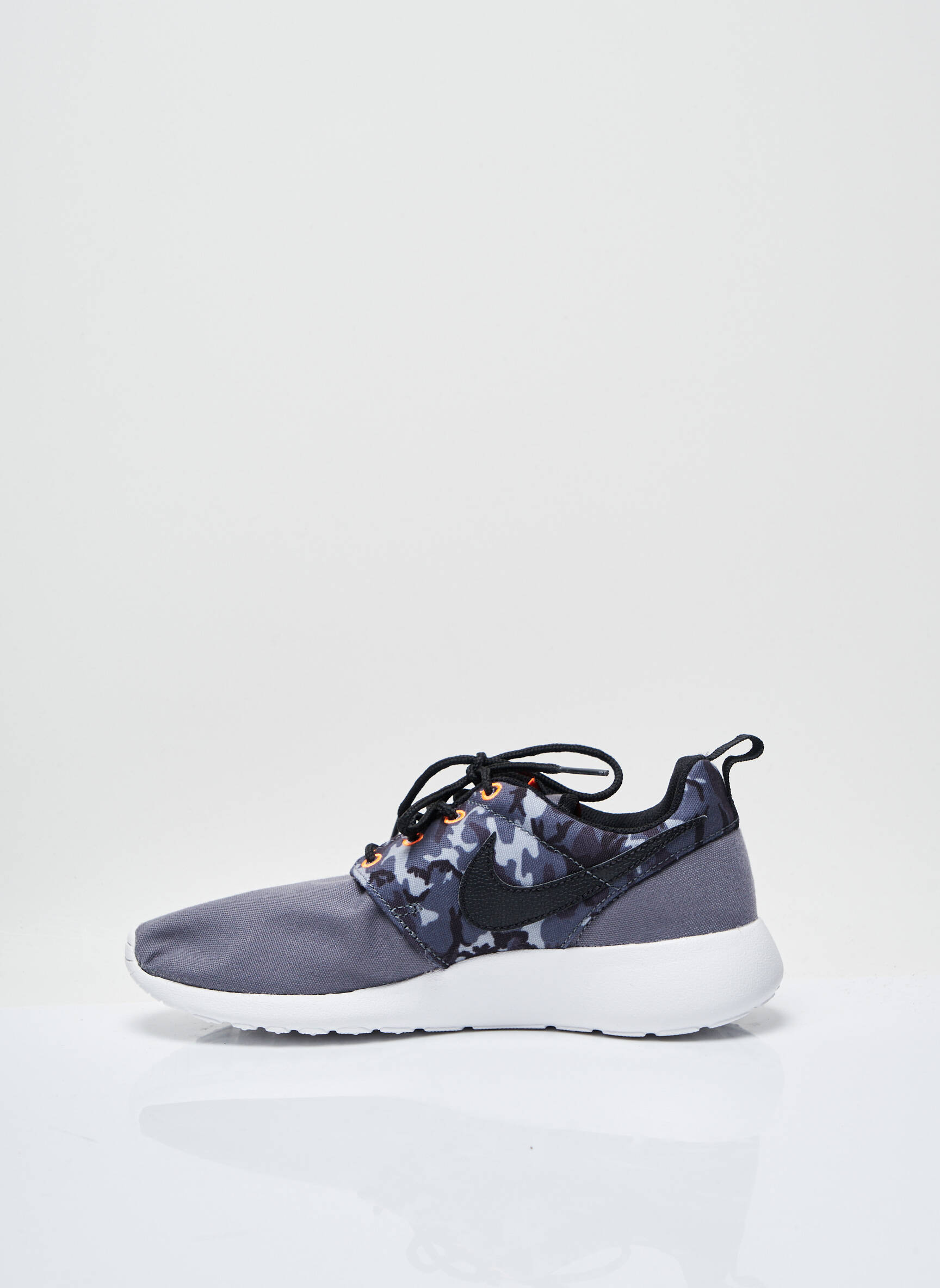 Nike Baskets Unisexe couleur gris