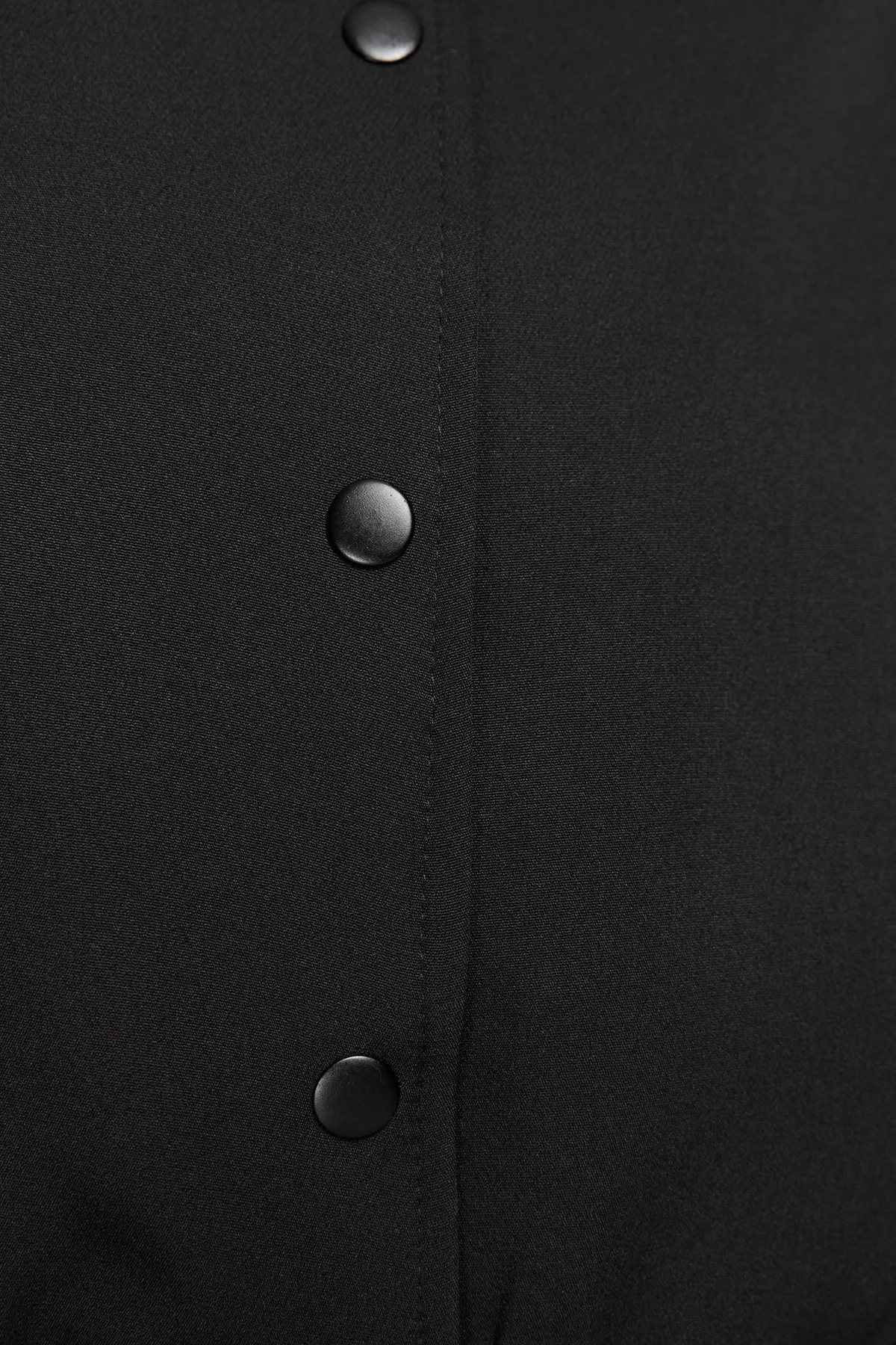 Trendyol Collection  Schwarze, verkürzte, schmale Bomberjacke TWOSS24MO00032