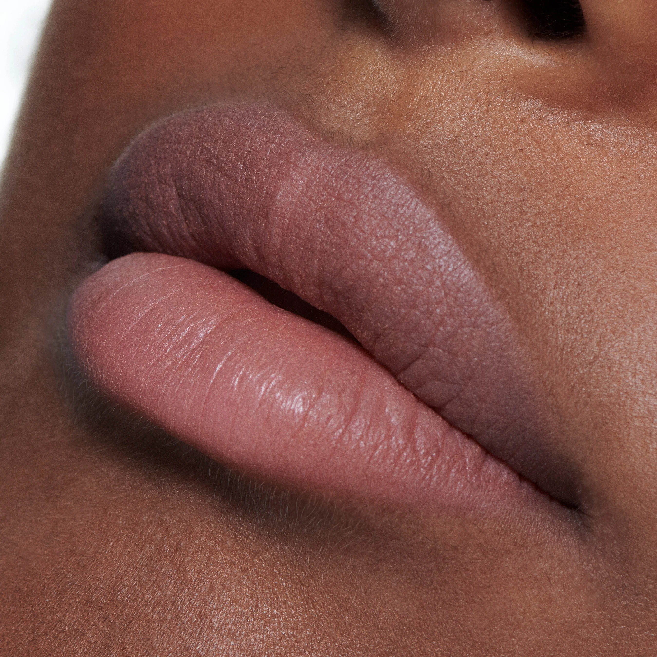 Lūpų dažai „Powder Kiss“ skysti lūpų dažai - Lūpų dažai