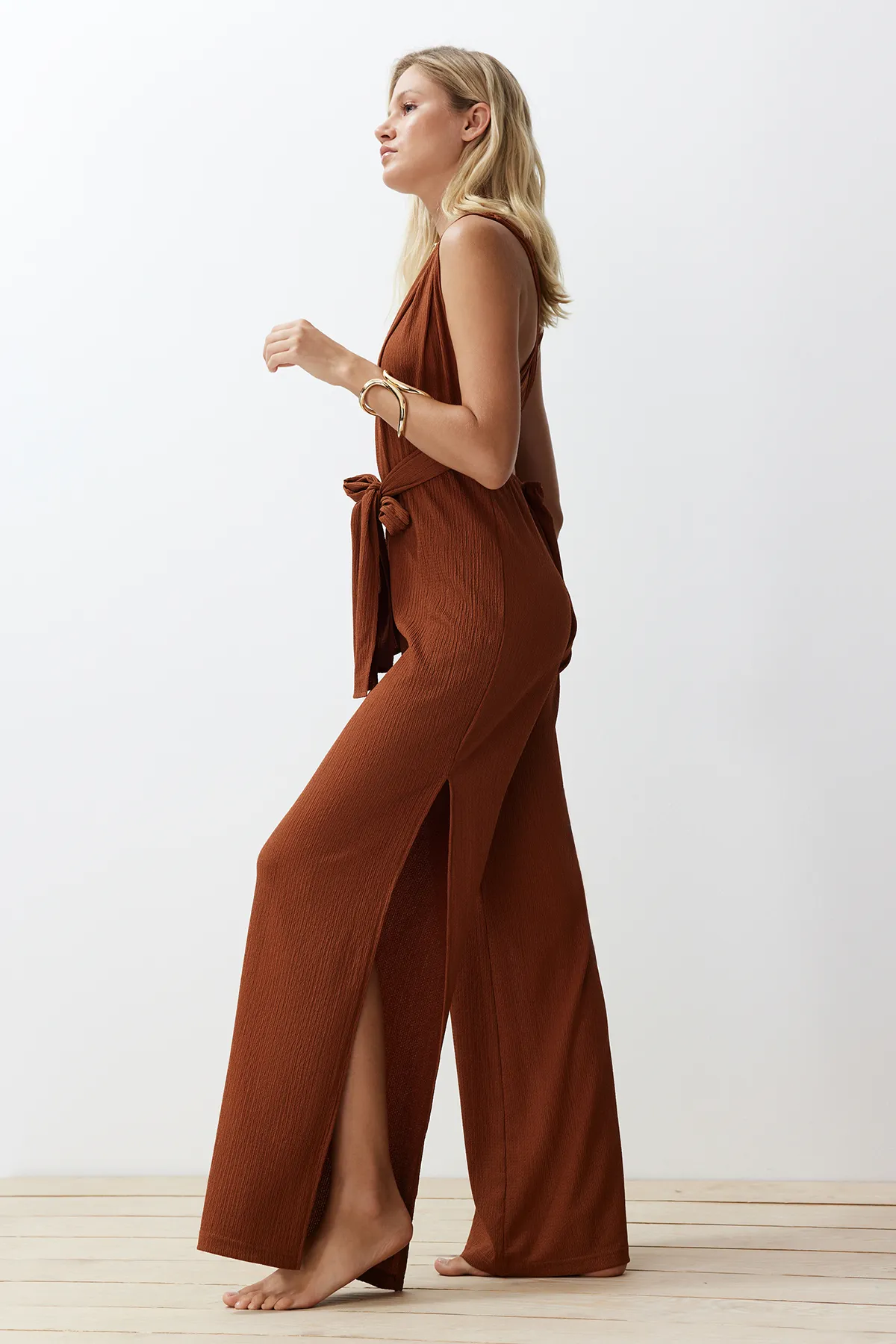 Trendyol Collection  Brauner, gewebter, gebundener Overall TBESS23TU00010