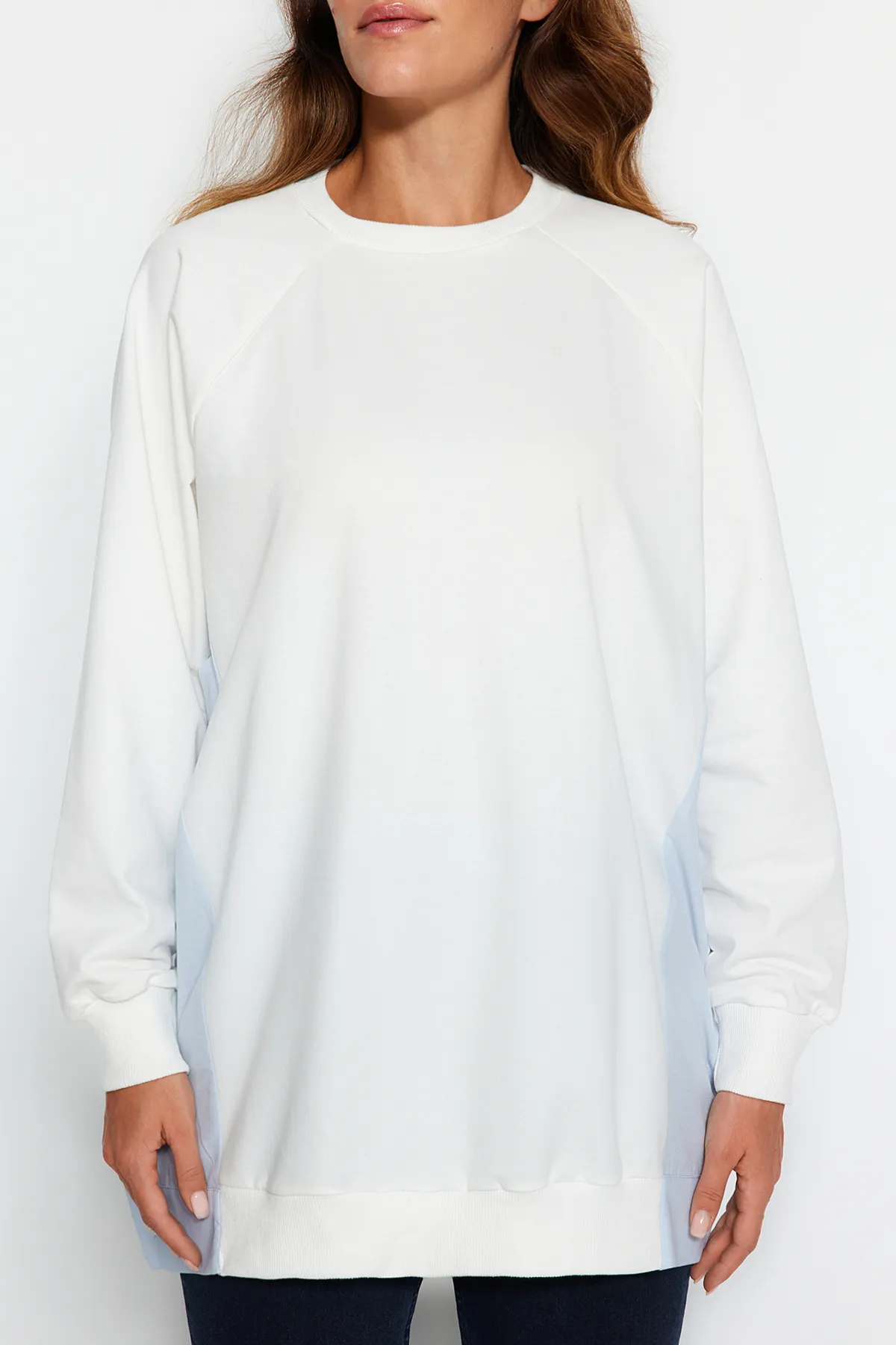 Trendyol Modest  Ecrufarbene, gewebte, gestrickte Tunika TCTSS23UK00092