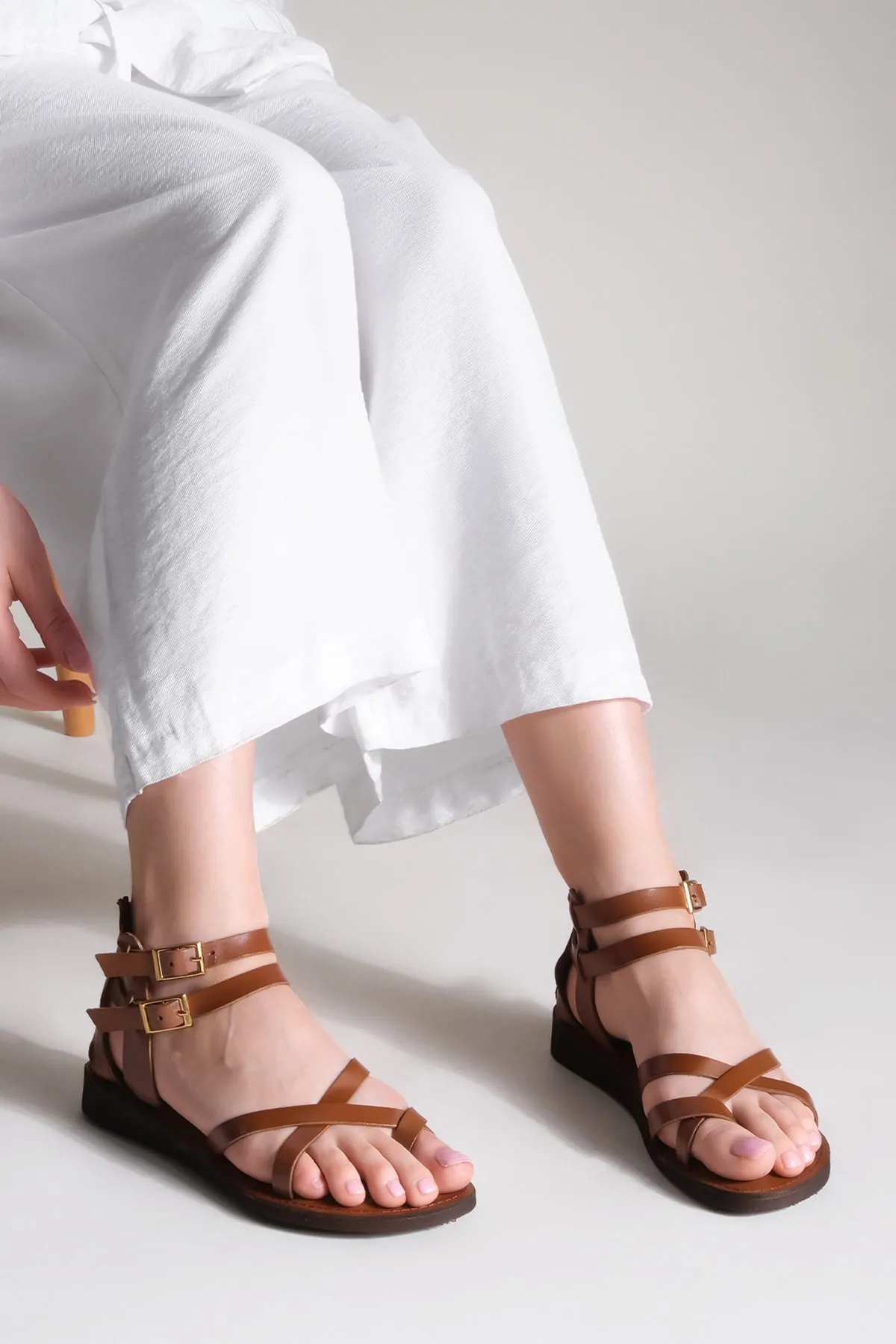 Marjin  Damen Flip-Flops aus echtem Leder mit leichter Eva-Sohle, Alltagssandalen Zelos, hellbraun