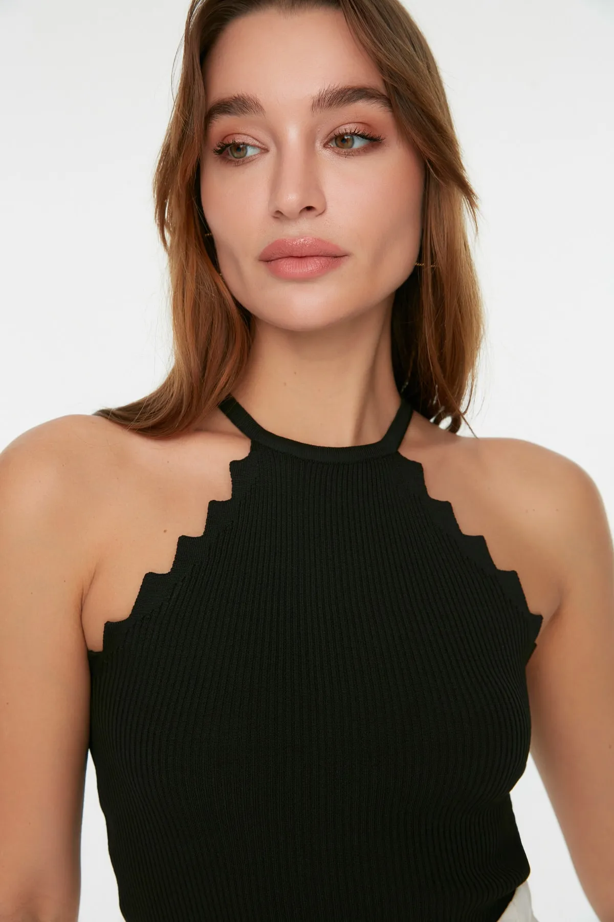 Trendyol Collection  Schwarze Neckholder-Strickbluse TWOSS22BZ0762