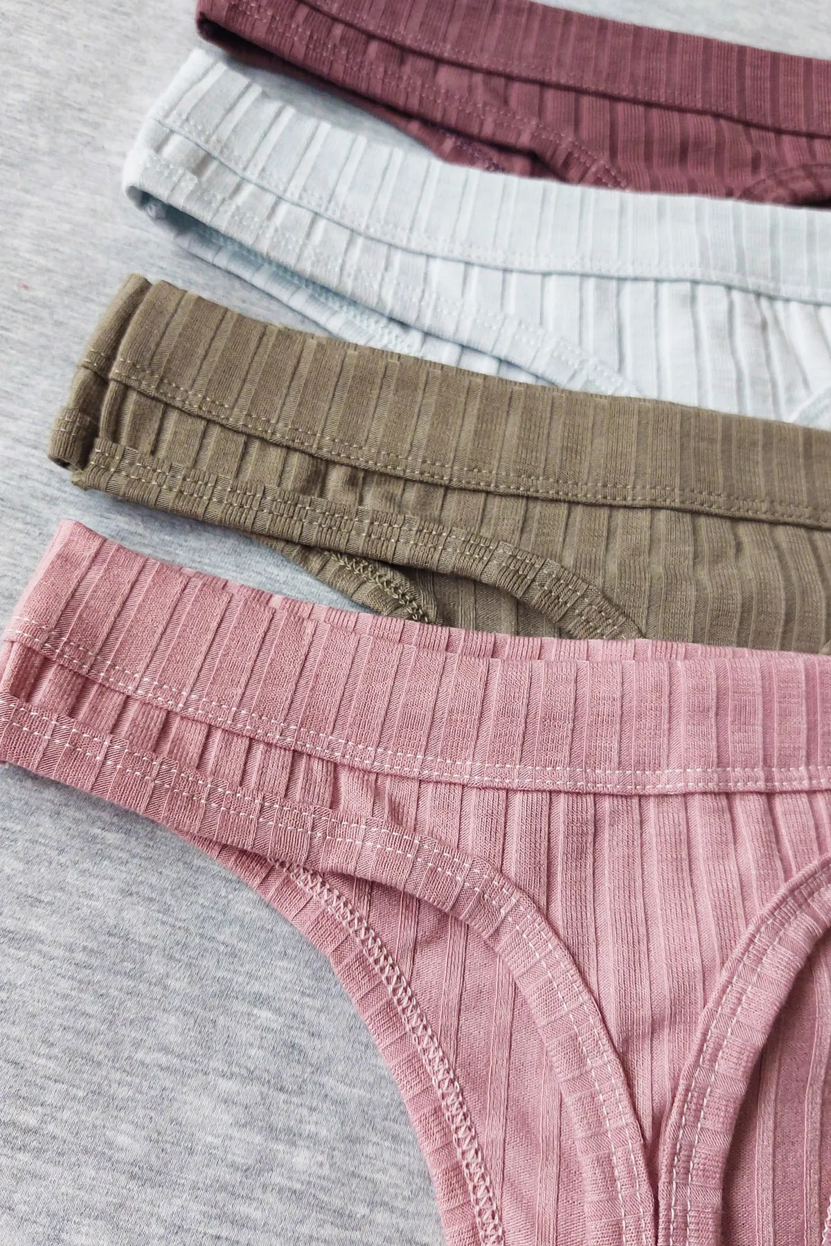 Sensu  5-teiliges Tanga-Höschen-Set für Damen mit Schnurbindung in sanften Farben – Kts3052