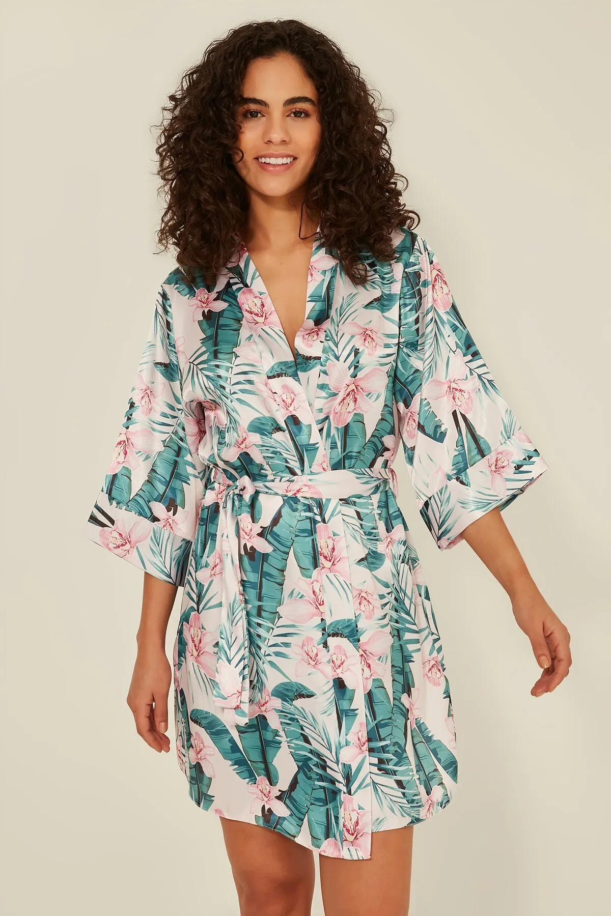 C&City  045 Gemustertes 3-teiliges Satin-Pyjama-Set für Damen Ecru/Grün