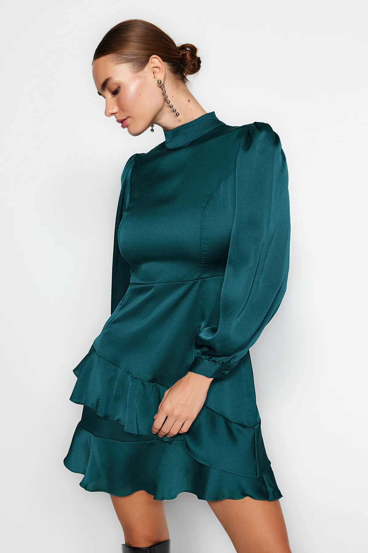 Trendyol Collection  Smaragdgrünes A-Linien-Rock-Volant-Satin-Webkleid TWOAW21EL1891