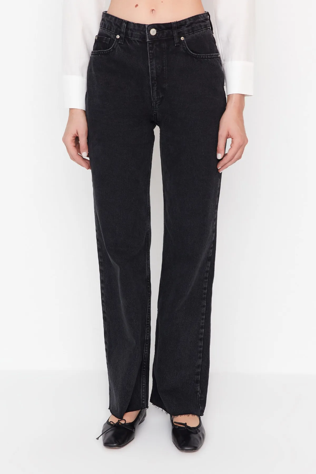 Trendyol Collection  Schwarze, nachhaltigere Jeans mit hoher Taille und weitem Bein TWOAW23JE00364