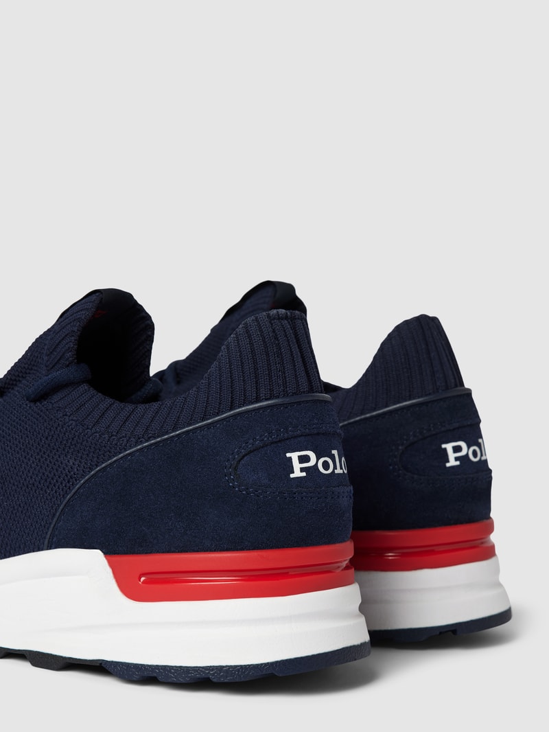 Sneaker mit Label-Details in dunkelblau