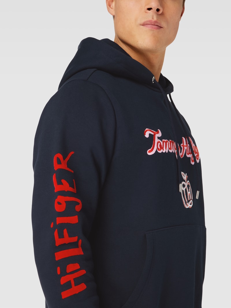 Hoodie mit Label-Stitching in marineblau