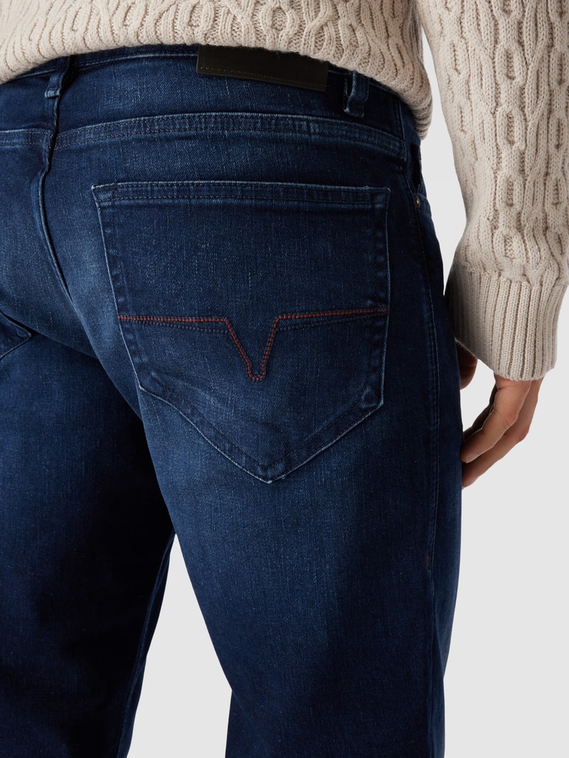 Modern Fit Jeans mit Label-Detail Modell 'MITCH' in jeans