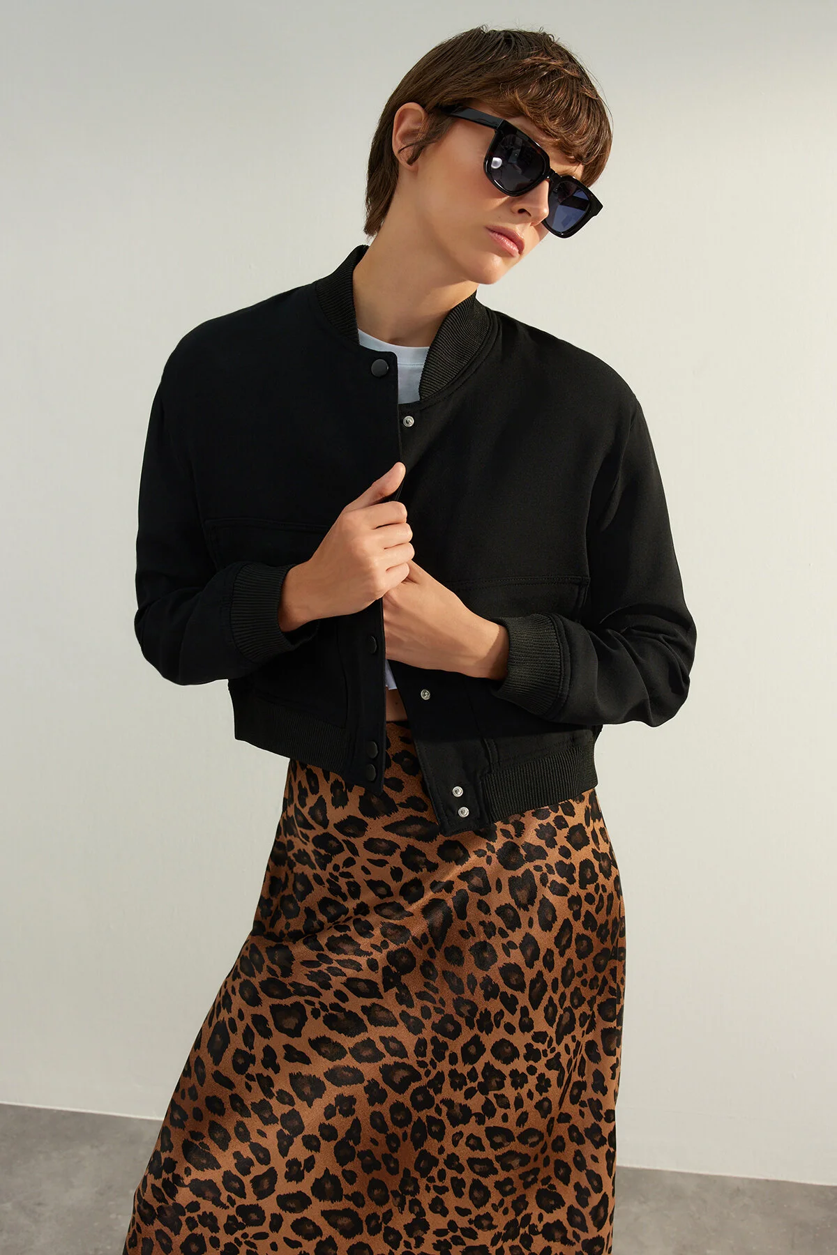 Trendyol Collection  Schwarze Premium-Bomber-Webjacke TWOAW24CE00047