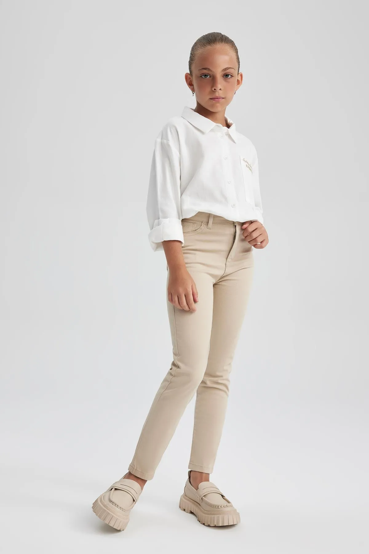 DeFacto  Beige Slim-Fit-Schulhosen für Mädchen K9028a623au
