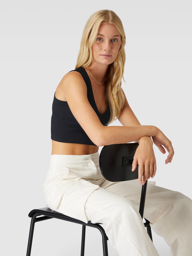 Crop Top mit Feinripp in schwarz