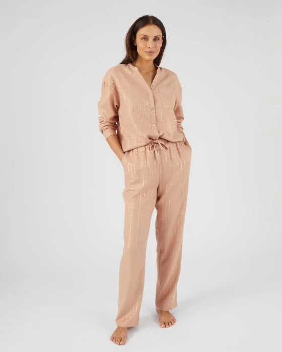 Pyjama ensemble détente boutonné à carreaux fluide