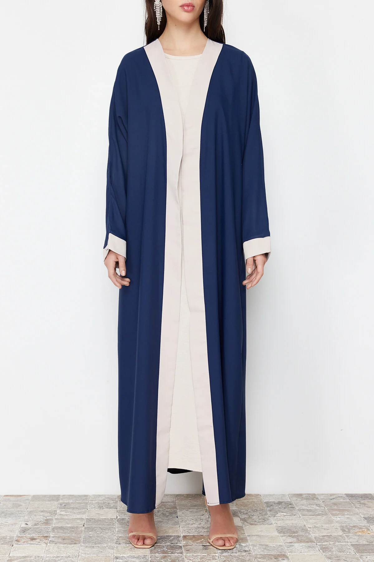 Trendyol Modest  Marineblaue, farbblockierte lange gewebte Mütze & Ferace & Abaya TCTSS24KF00009