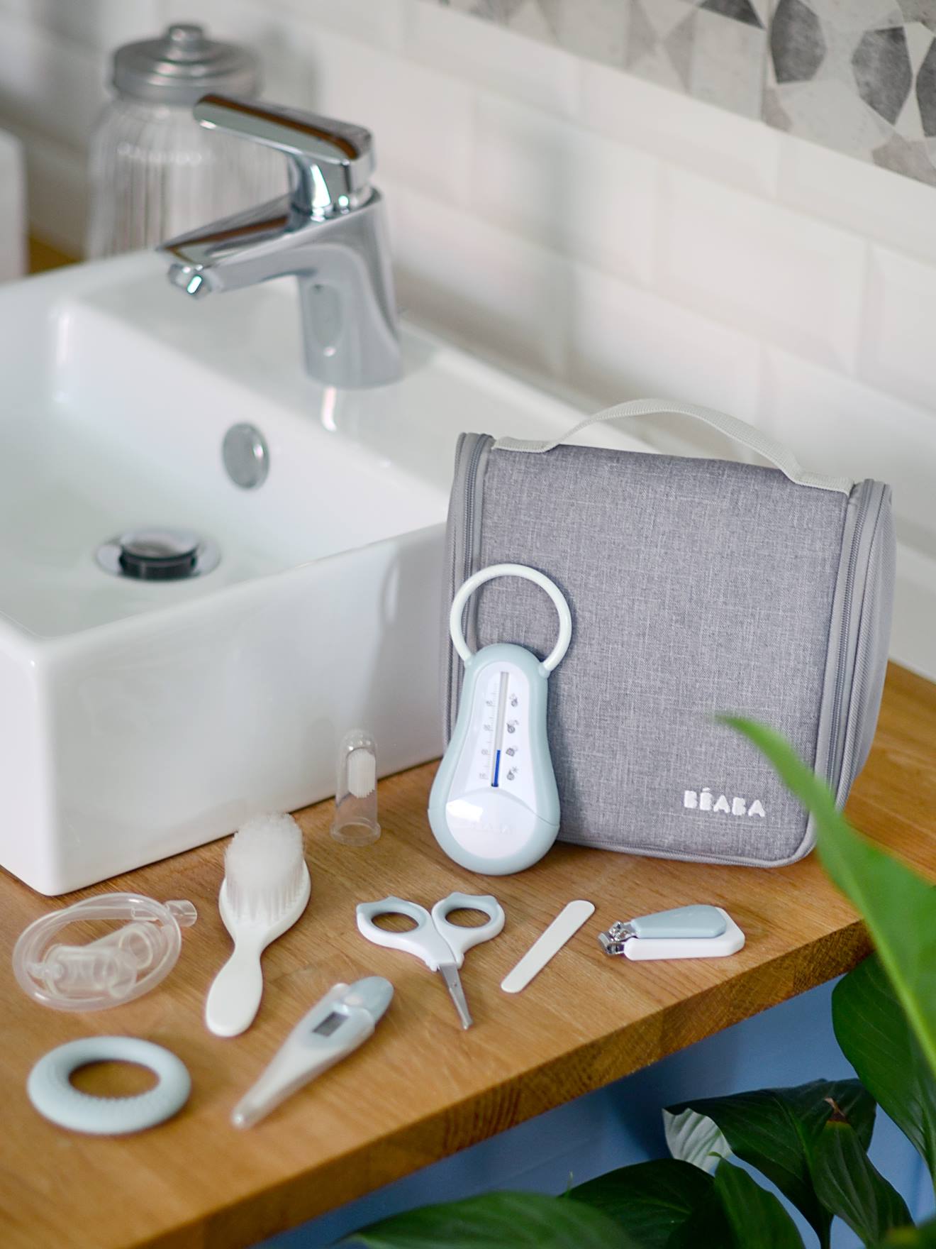 Trousse de toilette nomade 9 accessoires BEABA night blue