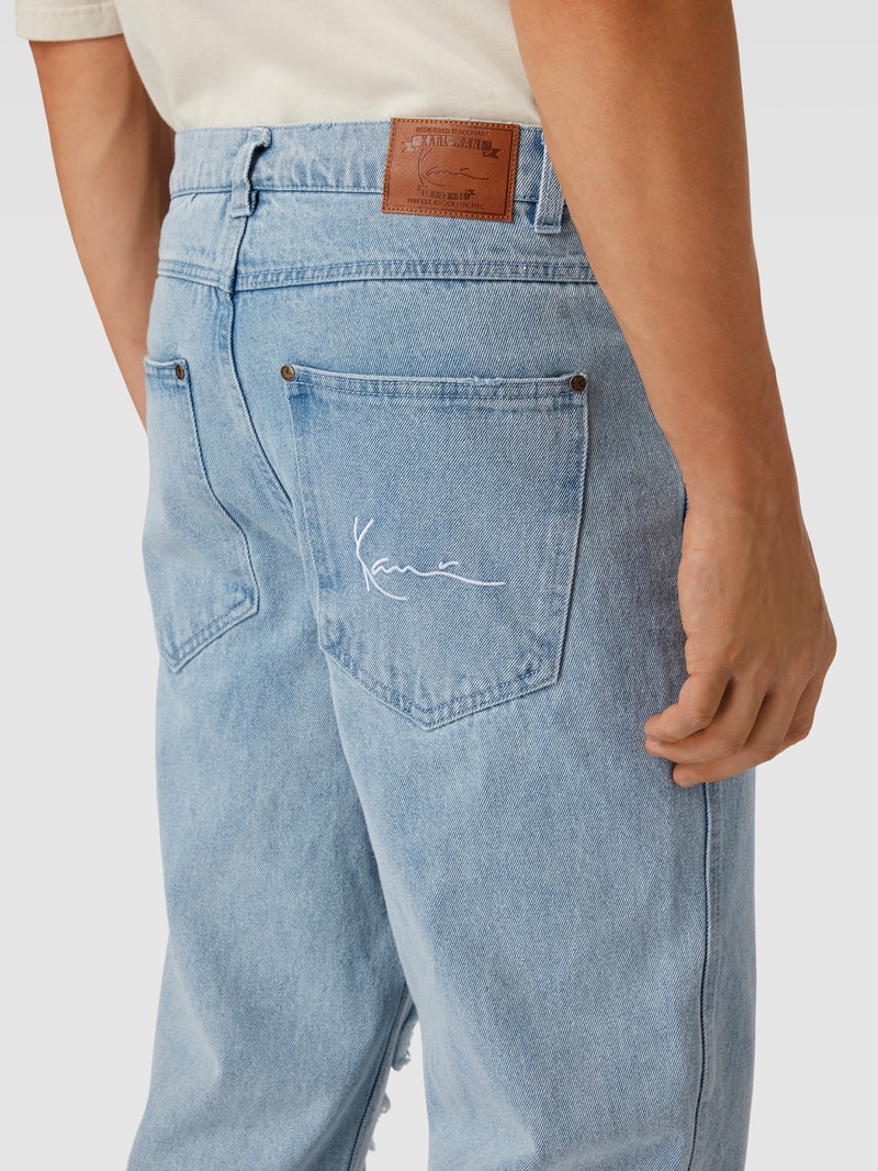 Jeans im Destroyed-Look mit Label-Stitching in blau
