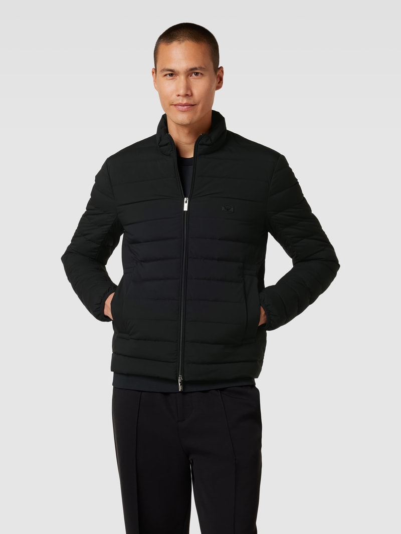 Daunenjacke mit Stehkragen in schwarz