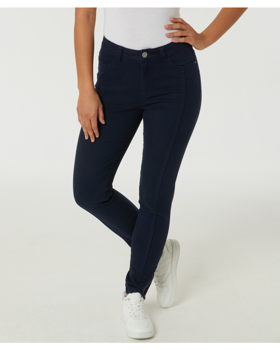 Twillhose mit Ziernähten