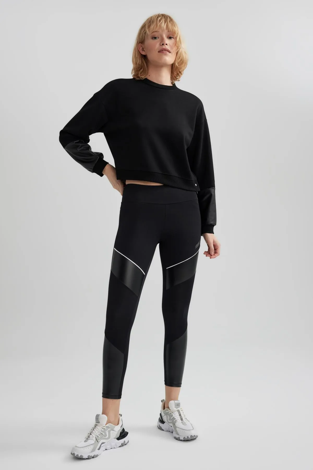 DeFacto  Sport-Strumpfhose mit körperbetonter Passform A5647ax23au