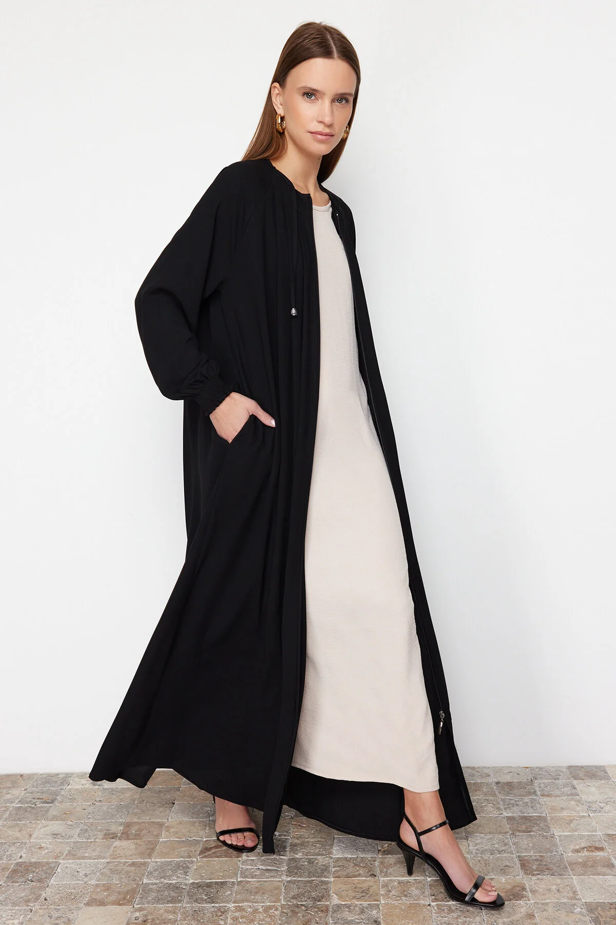 Trendyol Modest  Schwarzes Mevlana-Modell, gewebte dünne Kreppmütze & Ferace & Abaya TCTSS24KF00023
